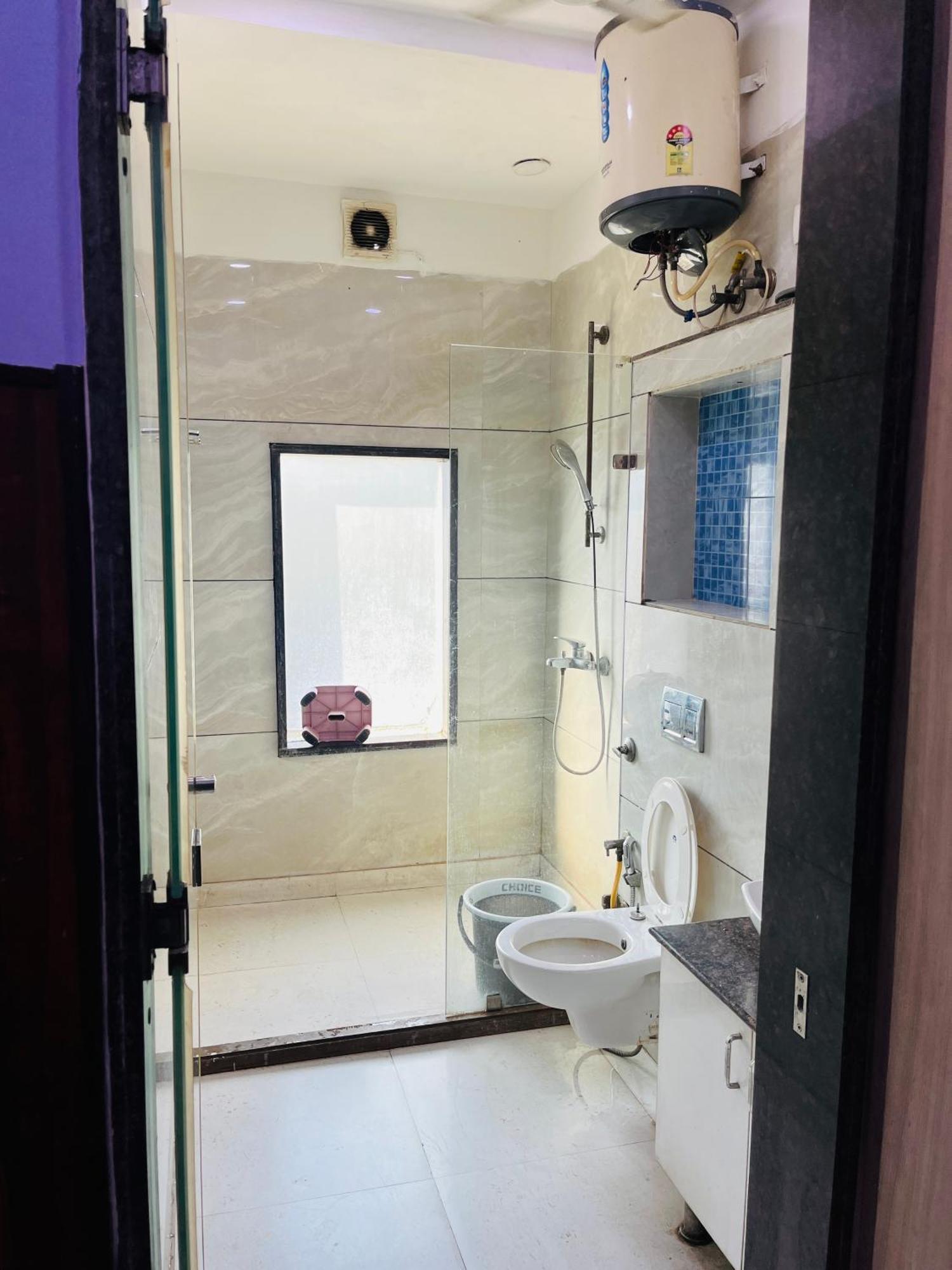 Hotel Mannat Near Shalimar Bagh Metro New Delhi