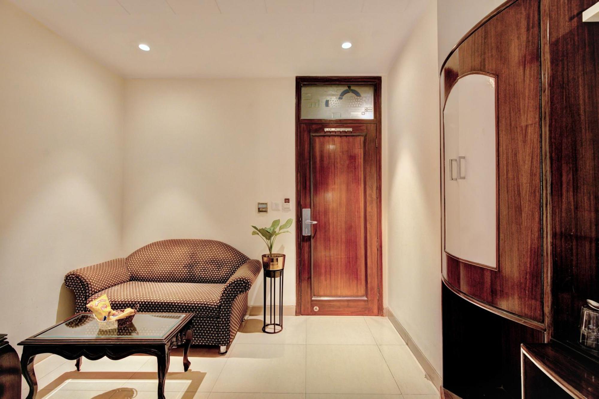 Empire Suites, 4*