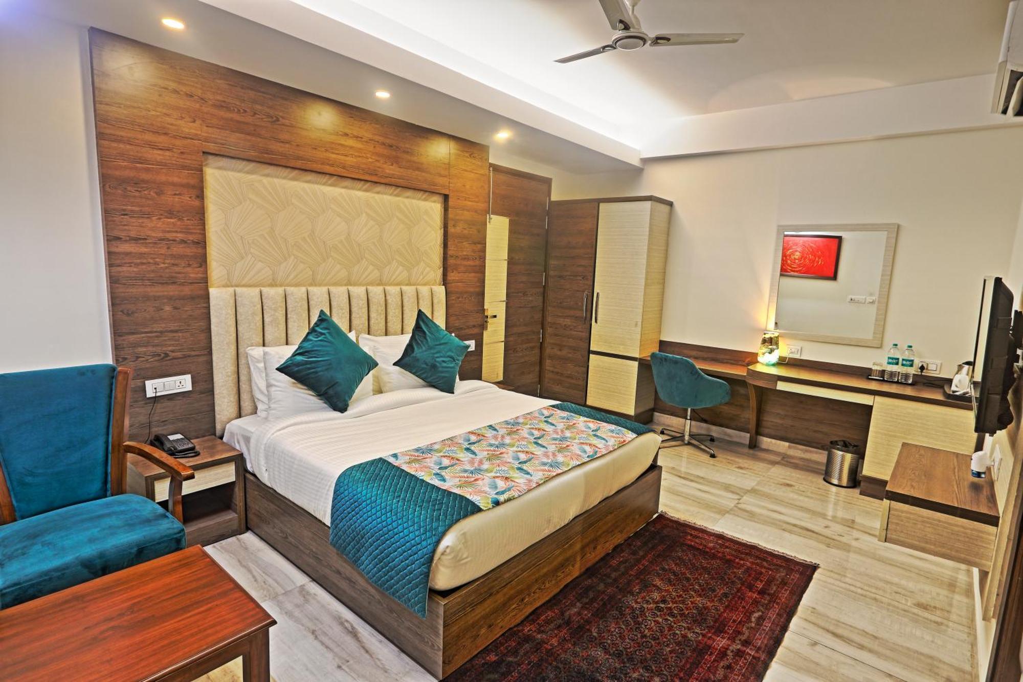 Hotel Luxury Suit Delhi Airport 4*