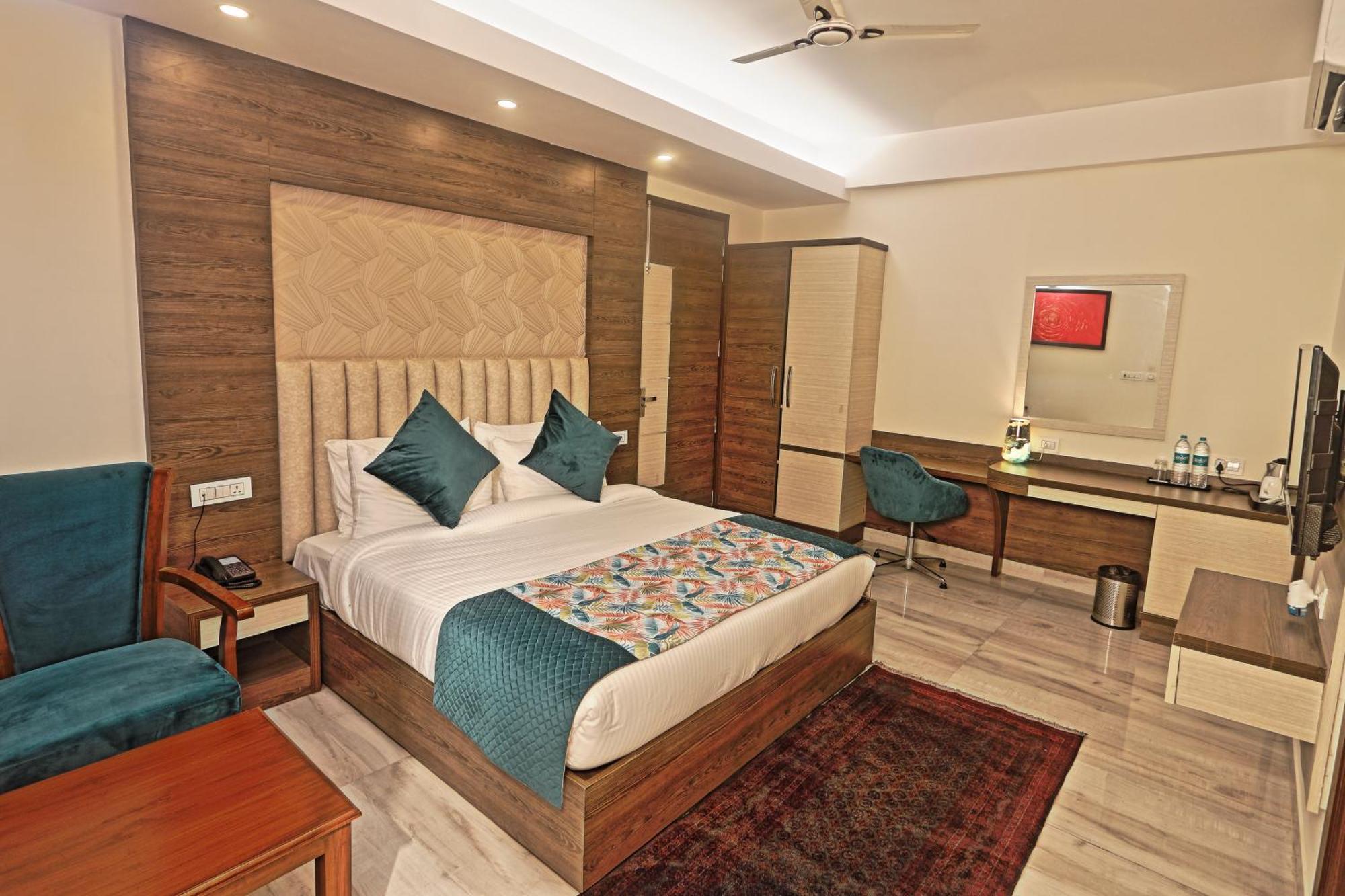 Luxury Suit Delhi Airport Hotel