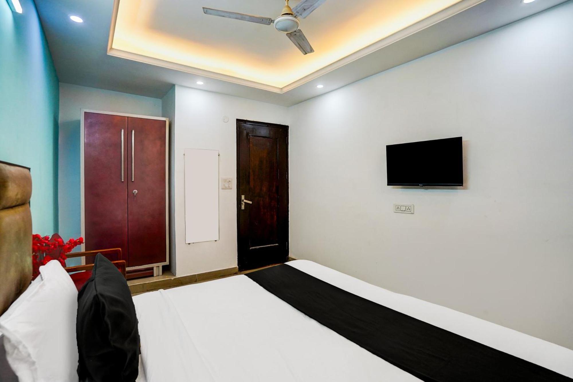 Hotel O Silver Key Kd Plaza Near Saket Metro Station 3*