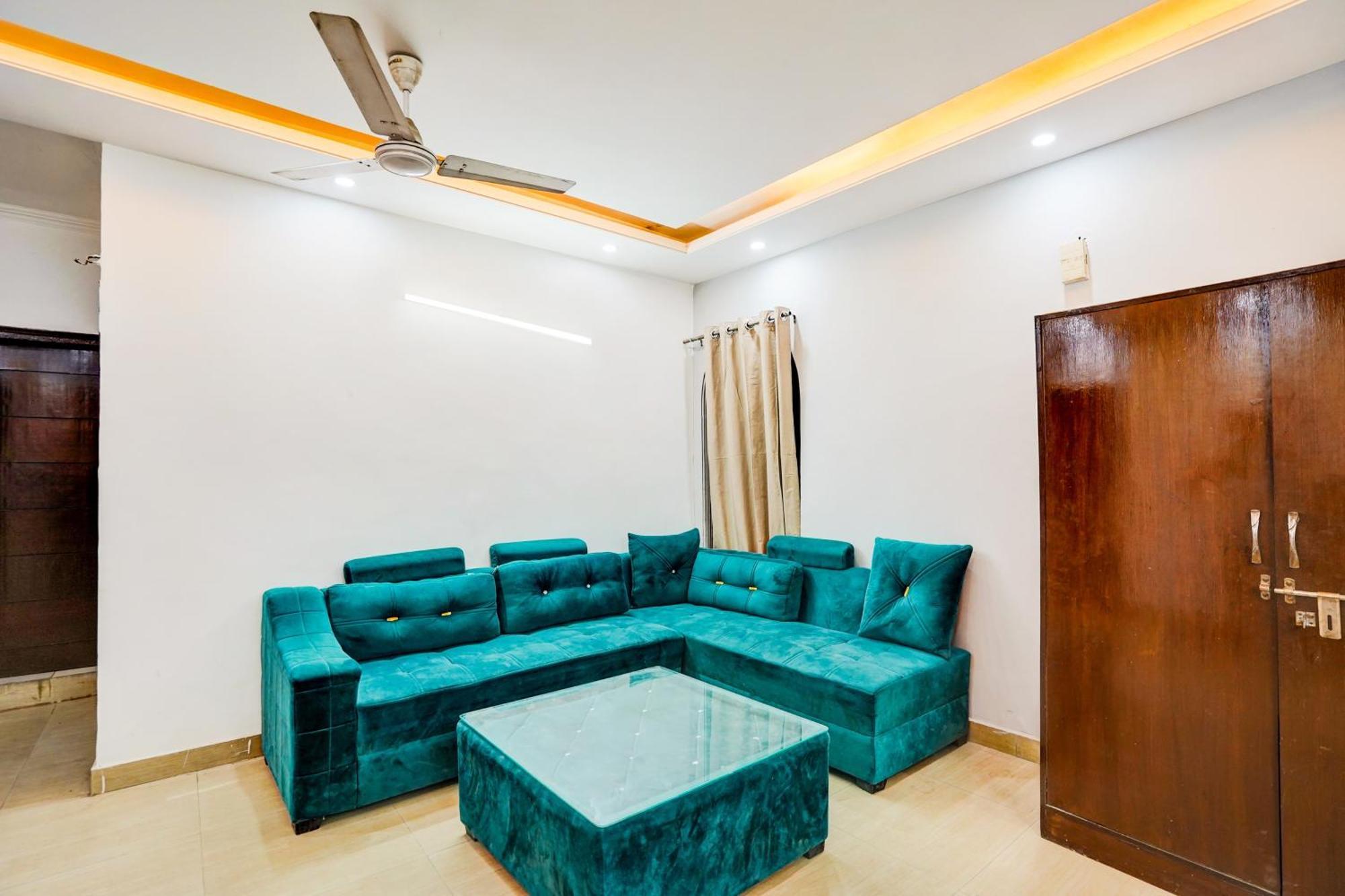 O Silver Key Kd Plaza Near Saket Metro Station Nova Deli