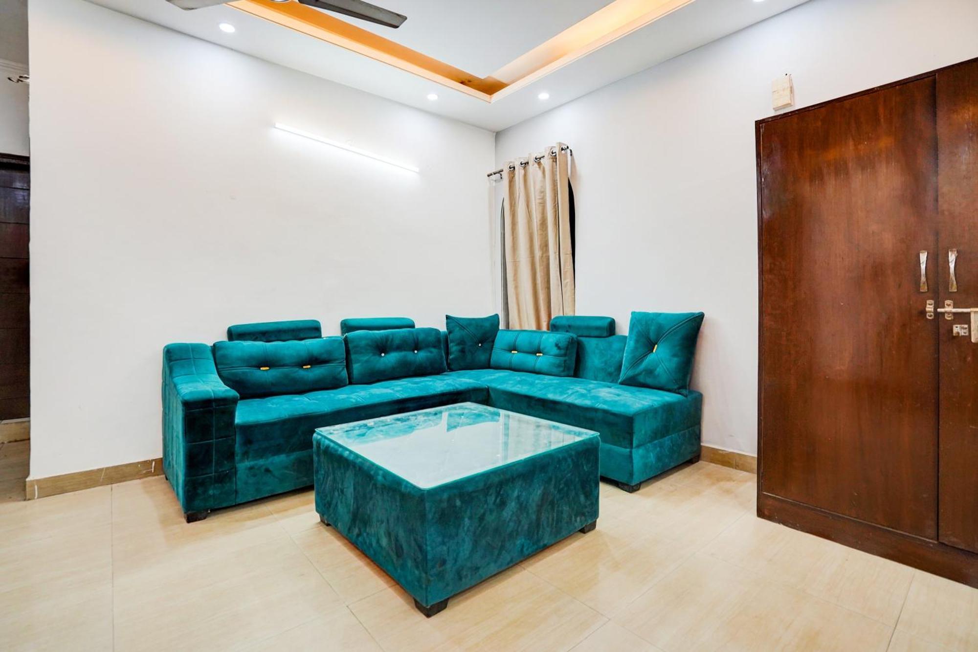 Hotel O Silver Key Kd Plaza Near Saket Metro Station