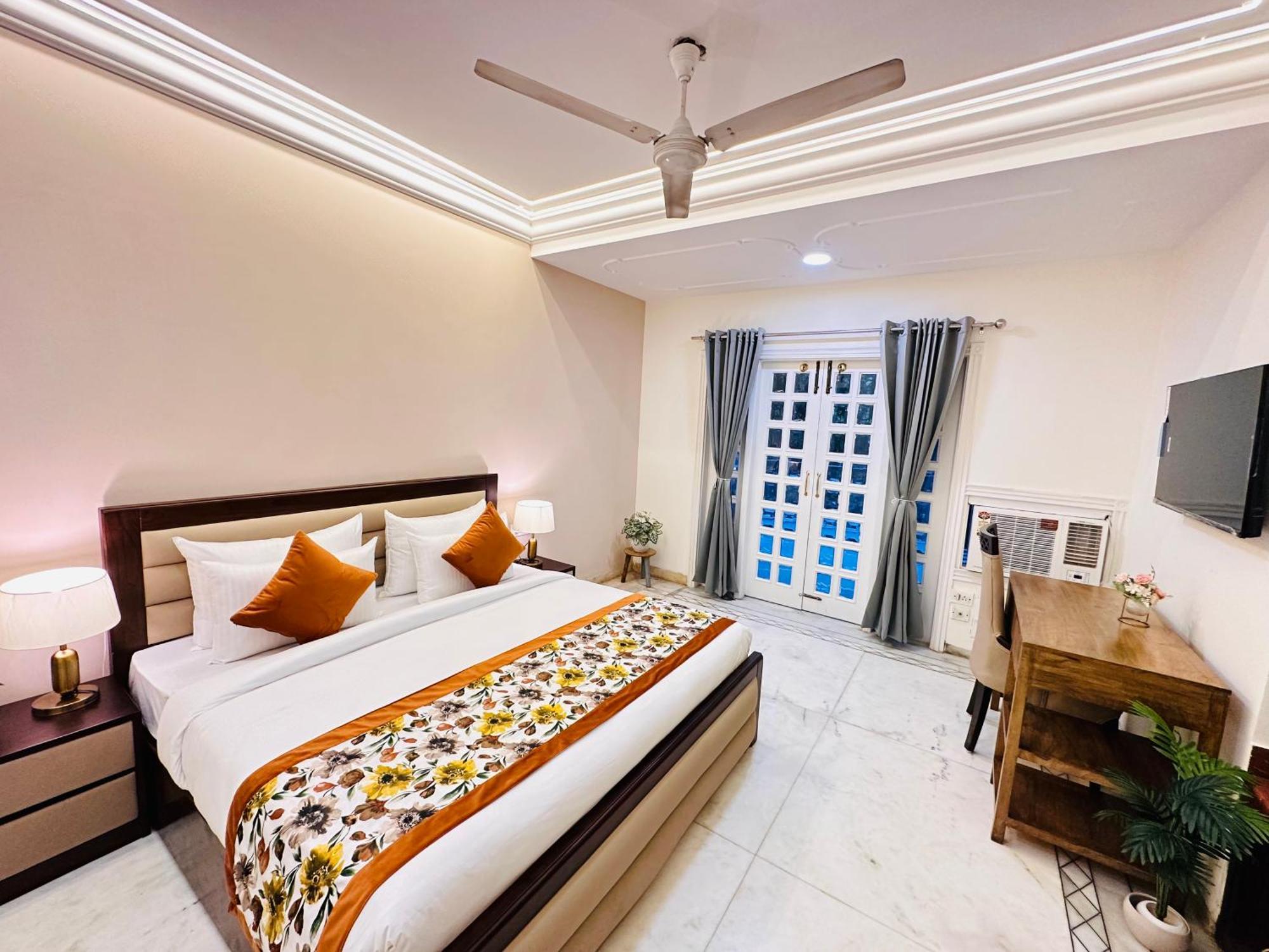 Gulmohar Residency, Hauz Khas New Delhi, Couple Friendly Hotel