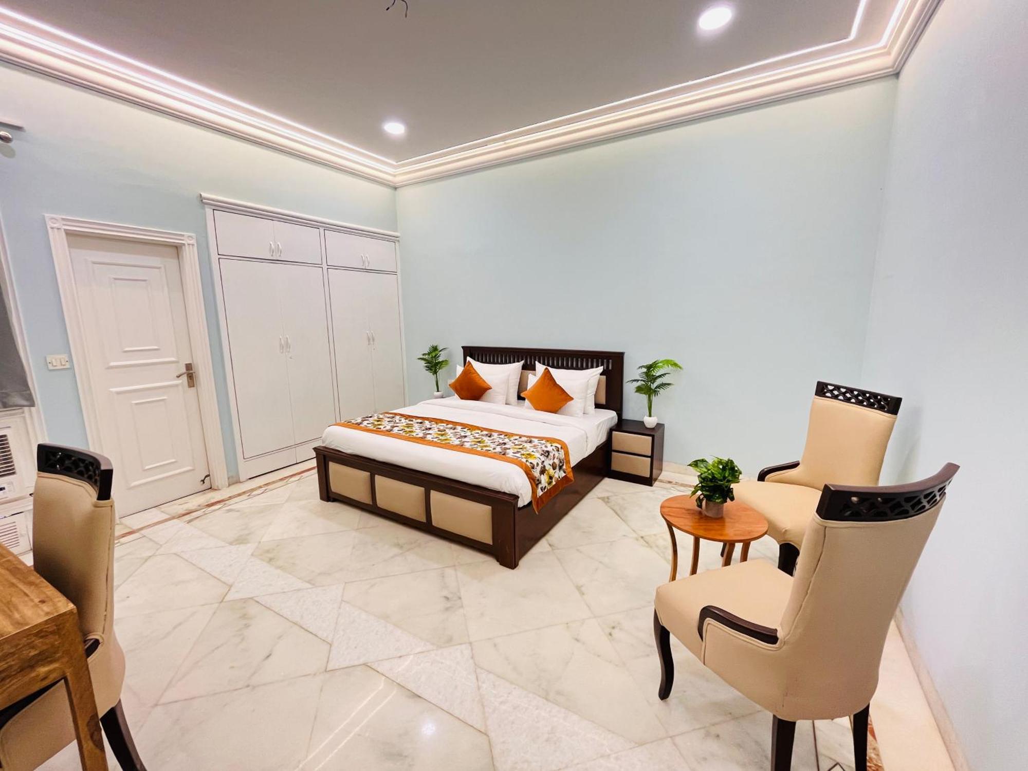 Gulmohar Residency, Hauz Khas New Delhi, Couple Friendly Hotel