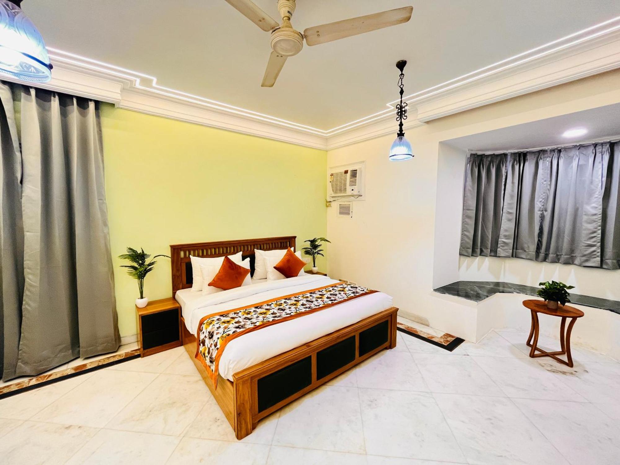 Gulmohar Residency, Hauz Khas New Delhi, Couple Friendly