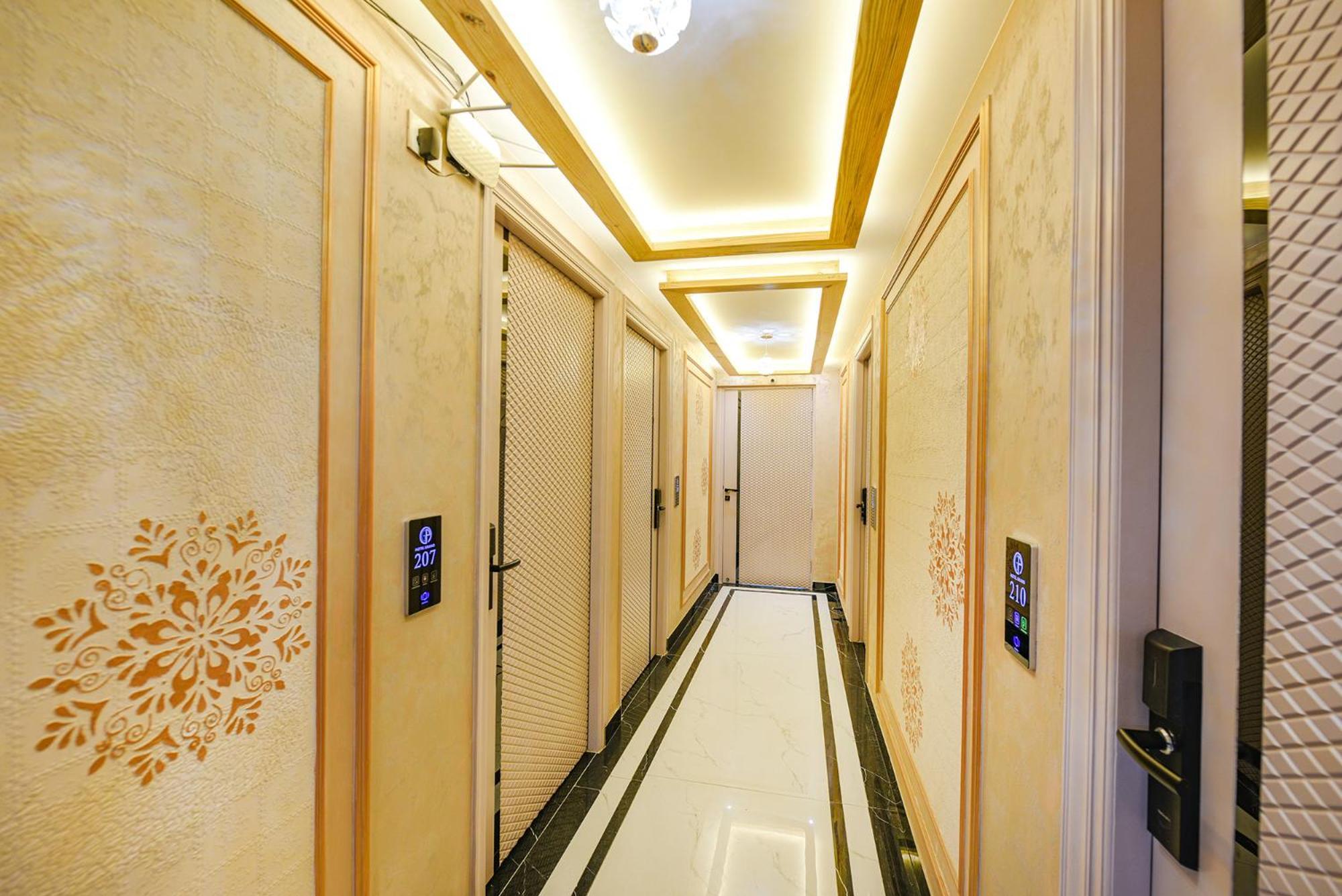 Fabhotel Grand Palazzo Hotel