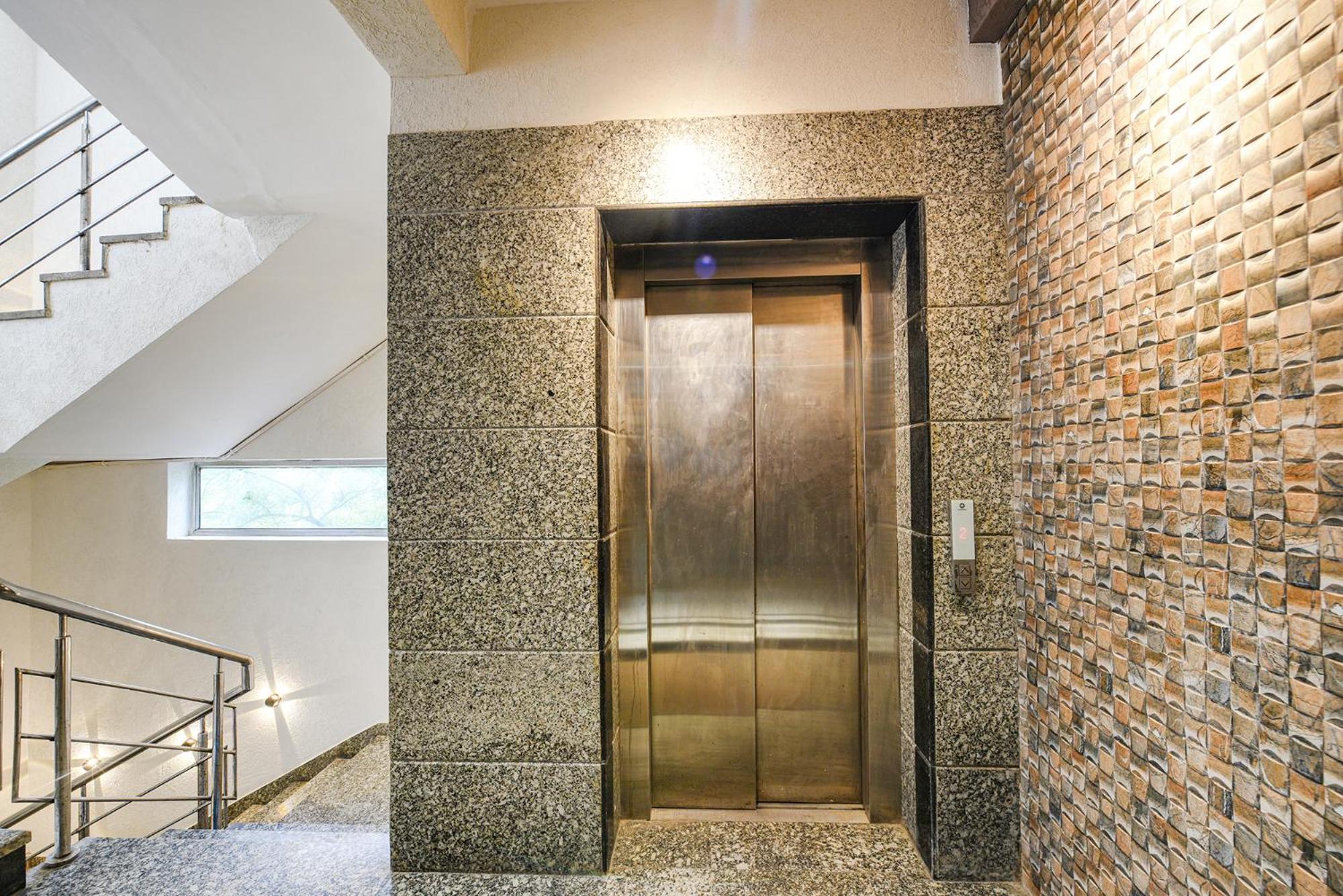 Fabhotel Grand Palazzo 3*