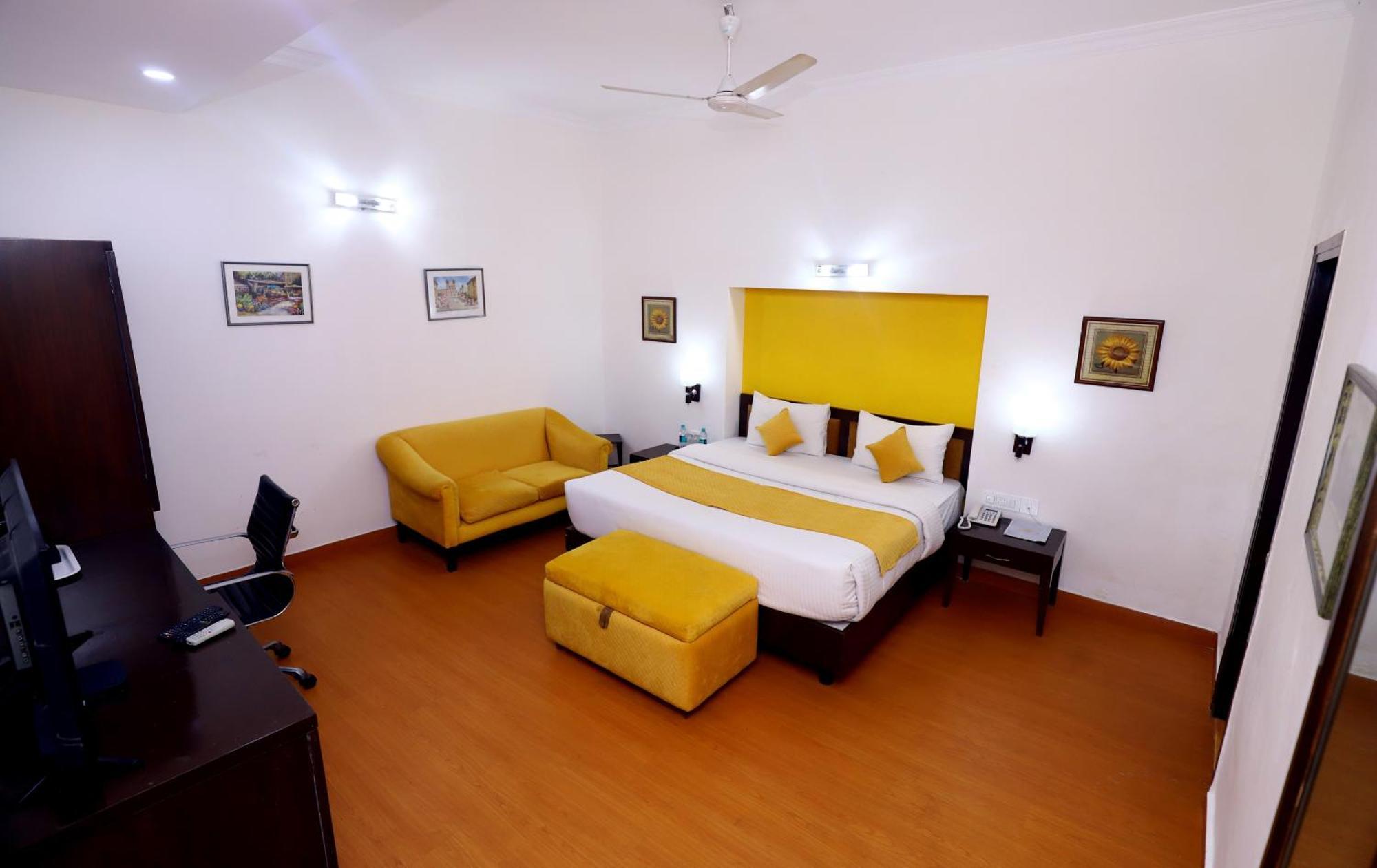 The Corus Hotel 3*