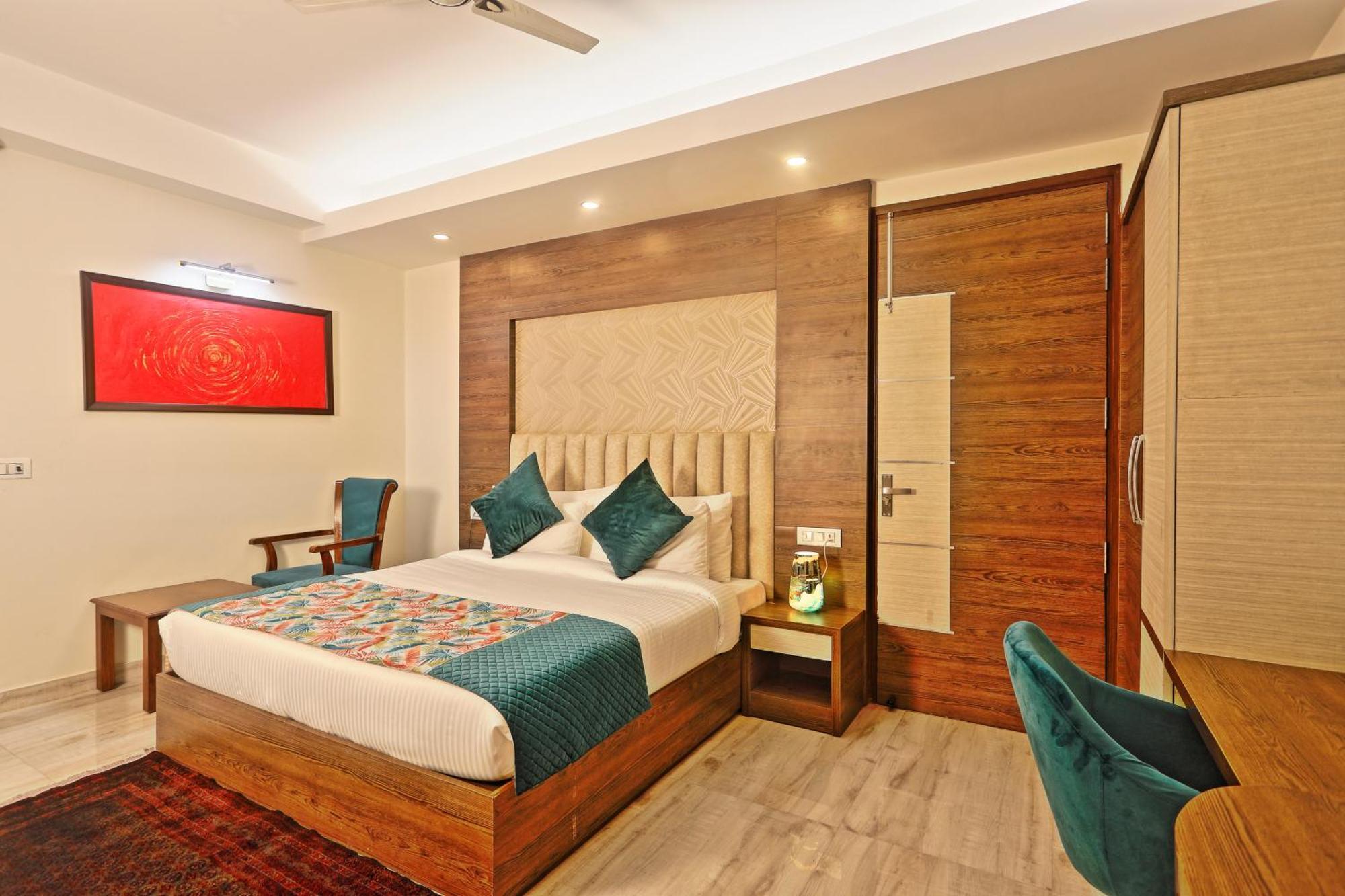 Cardinal Oxmo Delhi Airport 3*