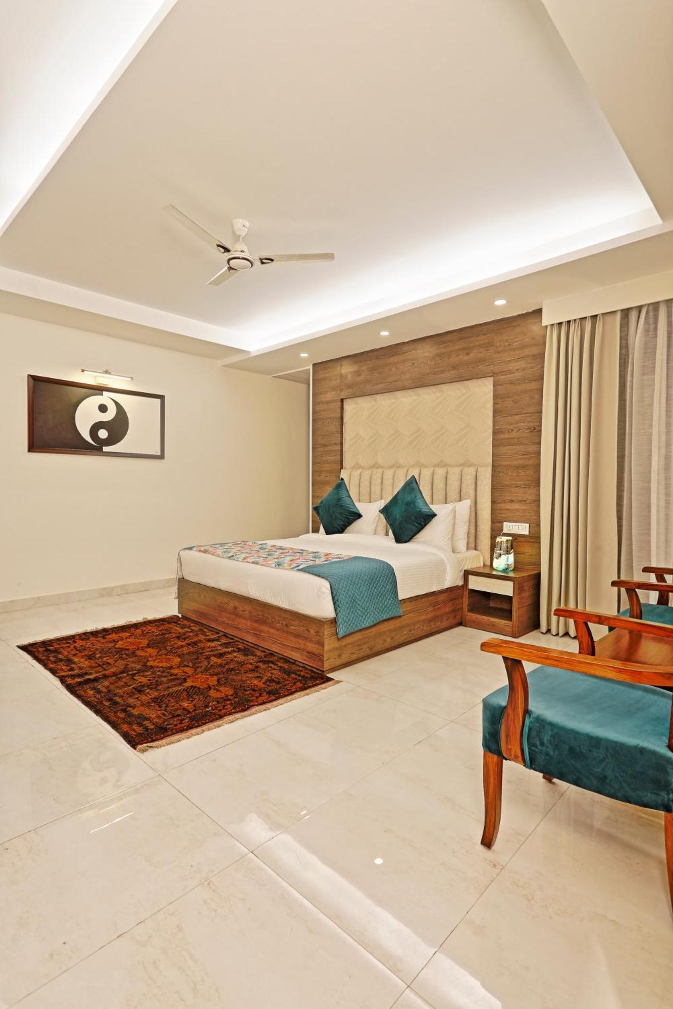 Hotel Cardinal Oxmo Delhi Airport