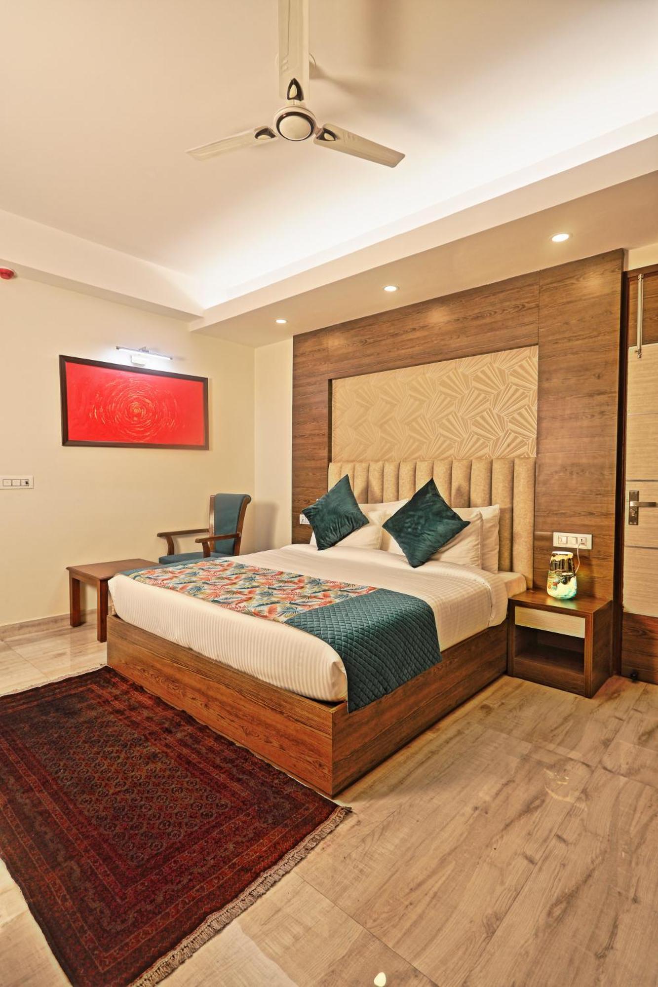 Hotel Cardinal Oxmo Delhi Airport New Delhi