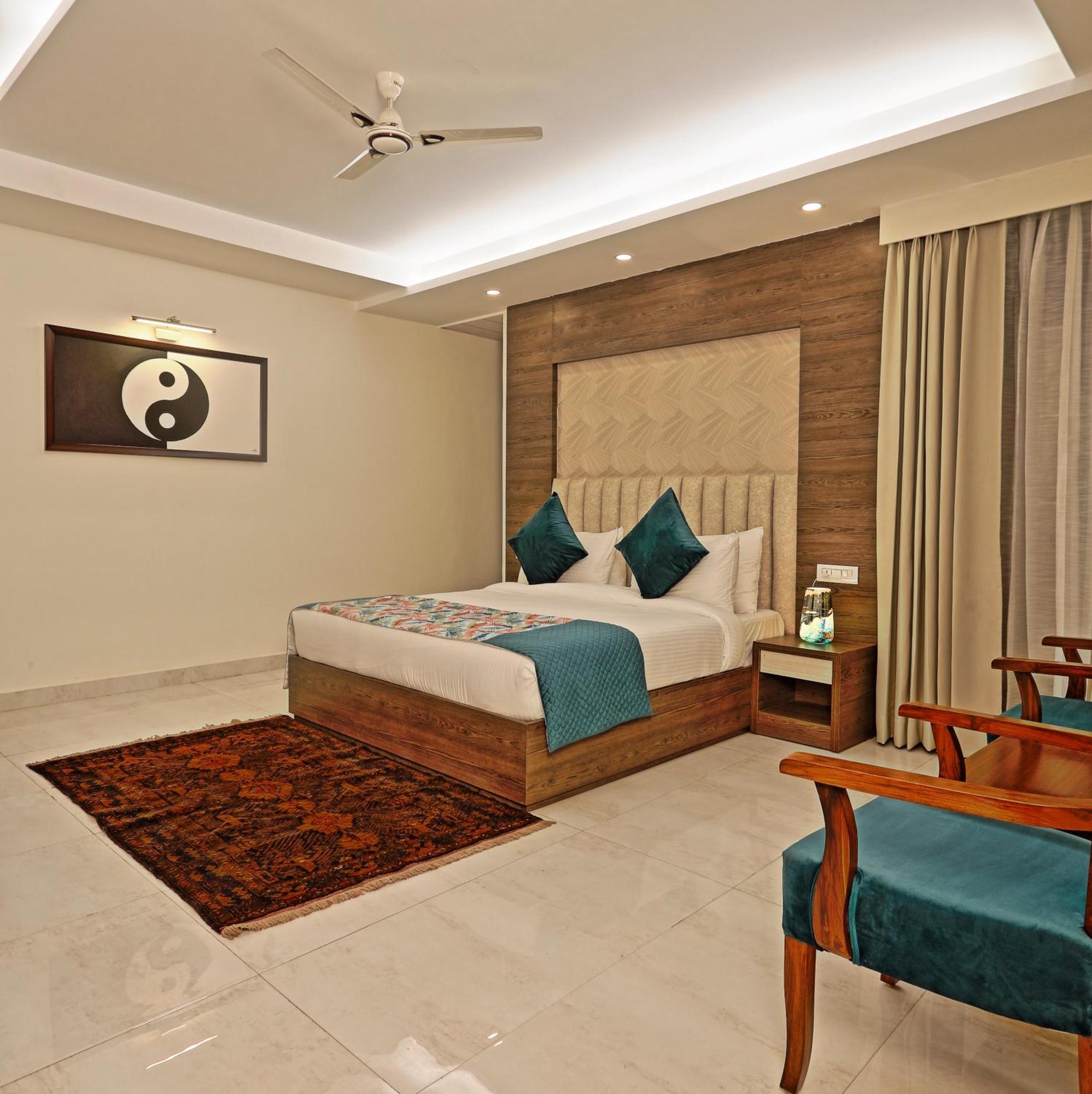 Cardinal Oxmo Delhi Airport 3*