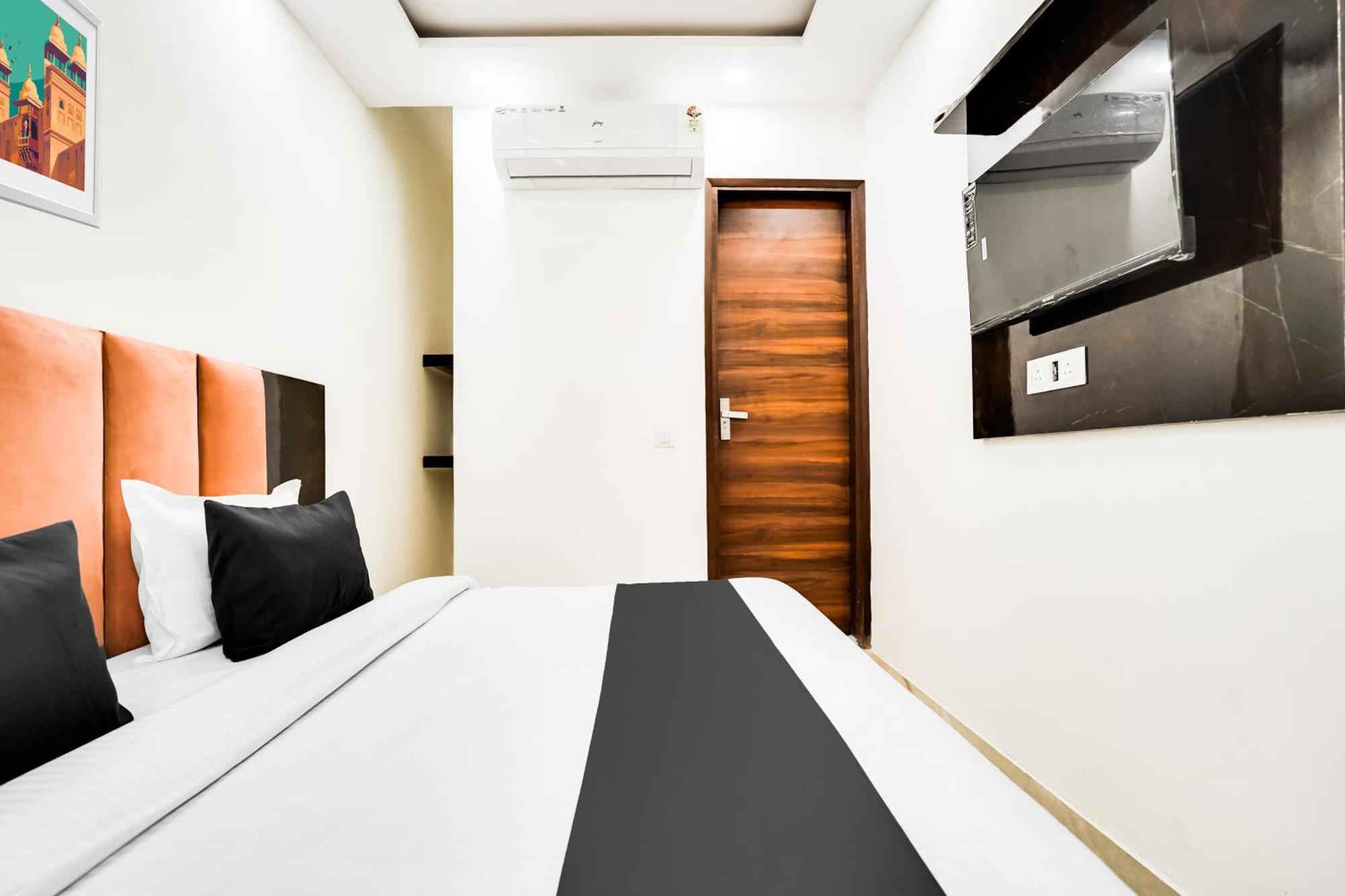 Hotel O Aarna New Delhi