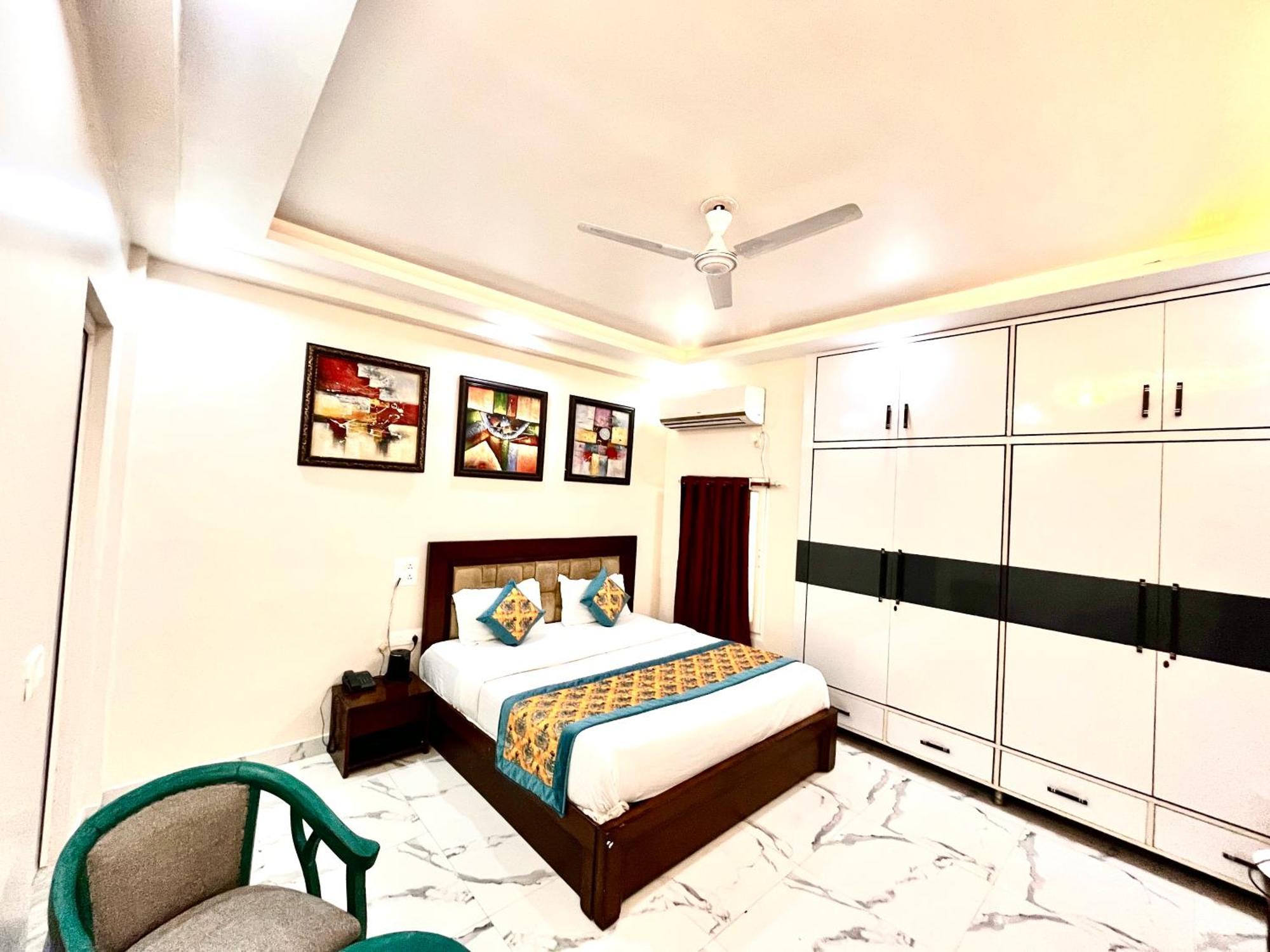 South - Park Near Hauz Khas South Delhi