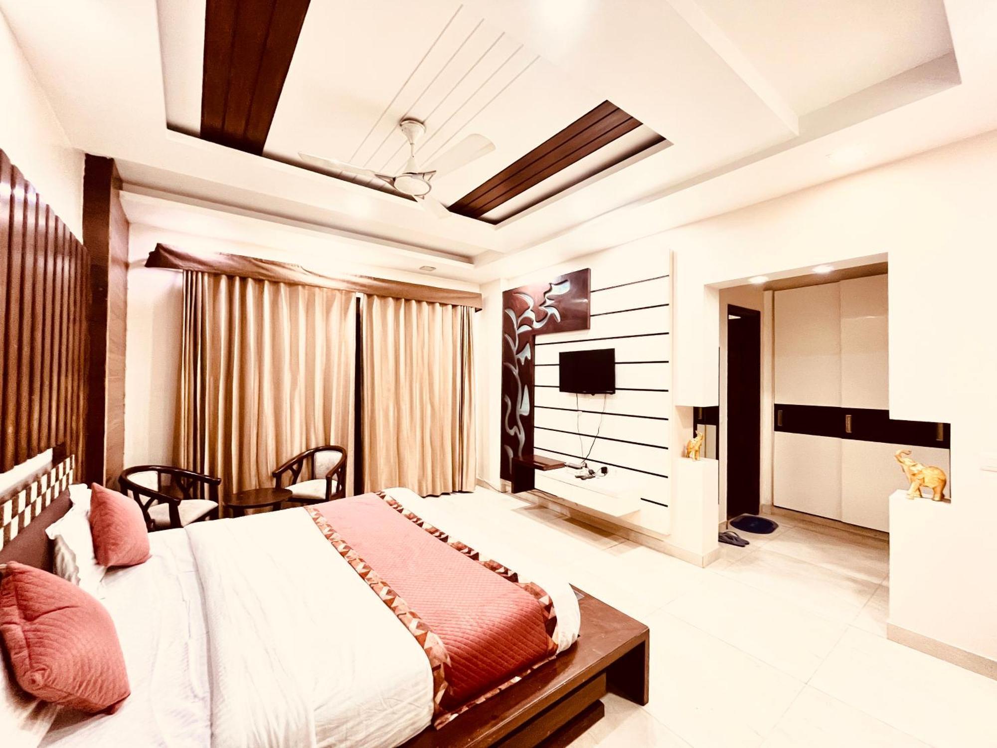Hotel South - Park Near Hauz Khas South Delhi 3*