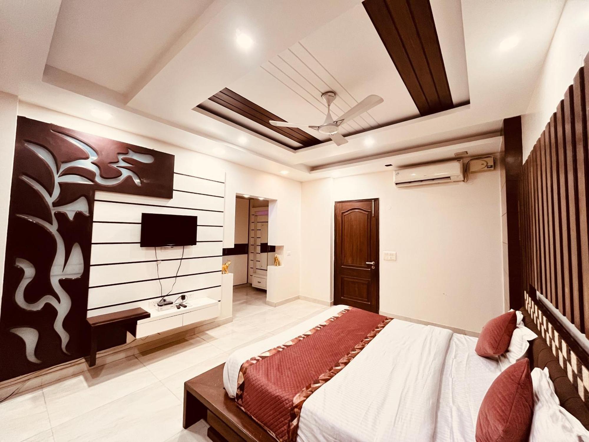 South - Park Near Hauz Khas South Delhi Hotel 3*