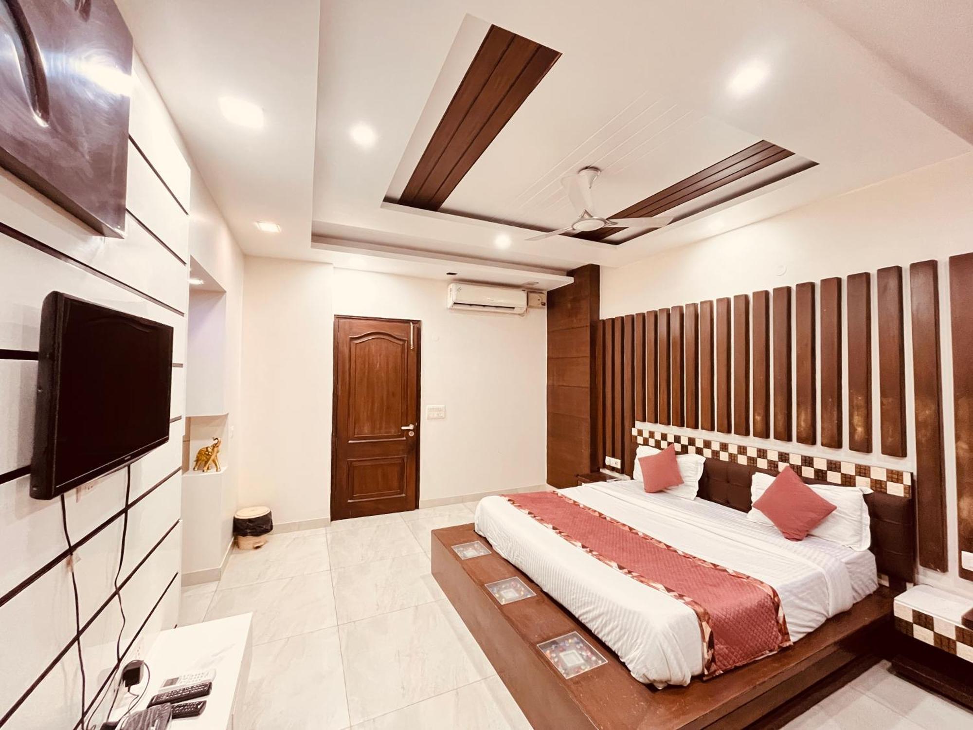 South - Park Near Hauz Khas South Delhi