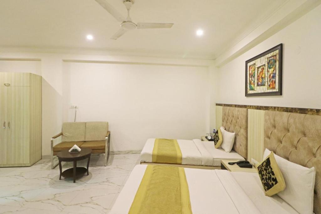 Hotel Hotel Almora Sky Near By Delhi International Airport With - Free Airport Pickup And Drop 3*