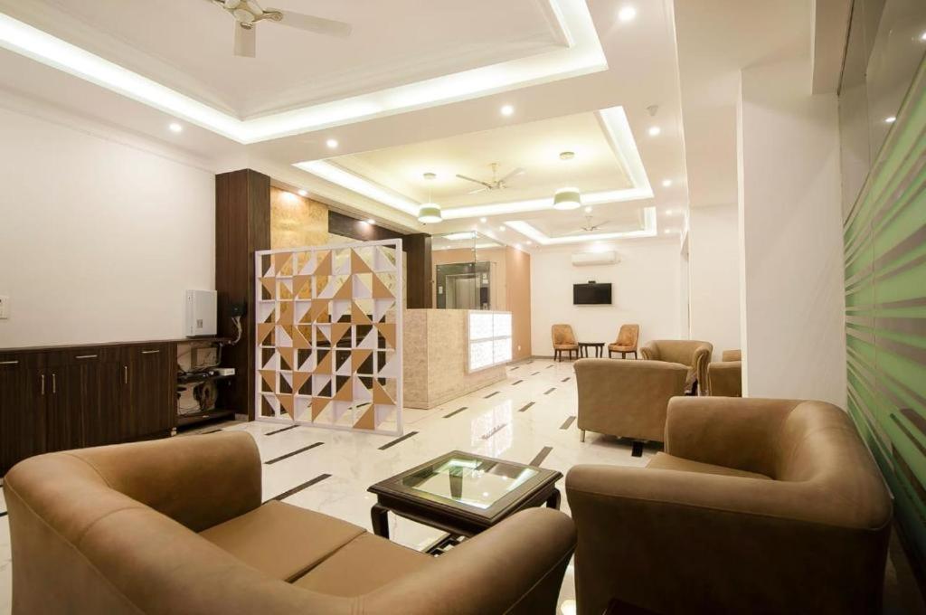 Hotel Almora Sky Near By Delhi International Airport With - Free Airport Pickup And Drop Hotel New Delhi