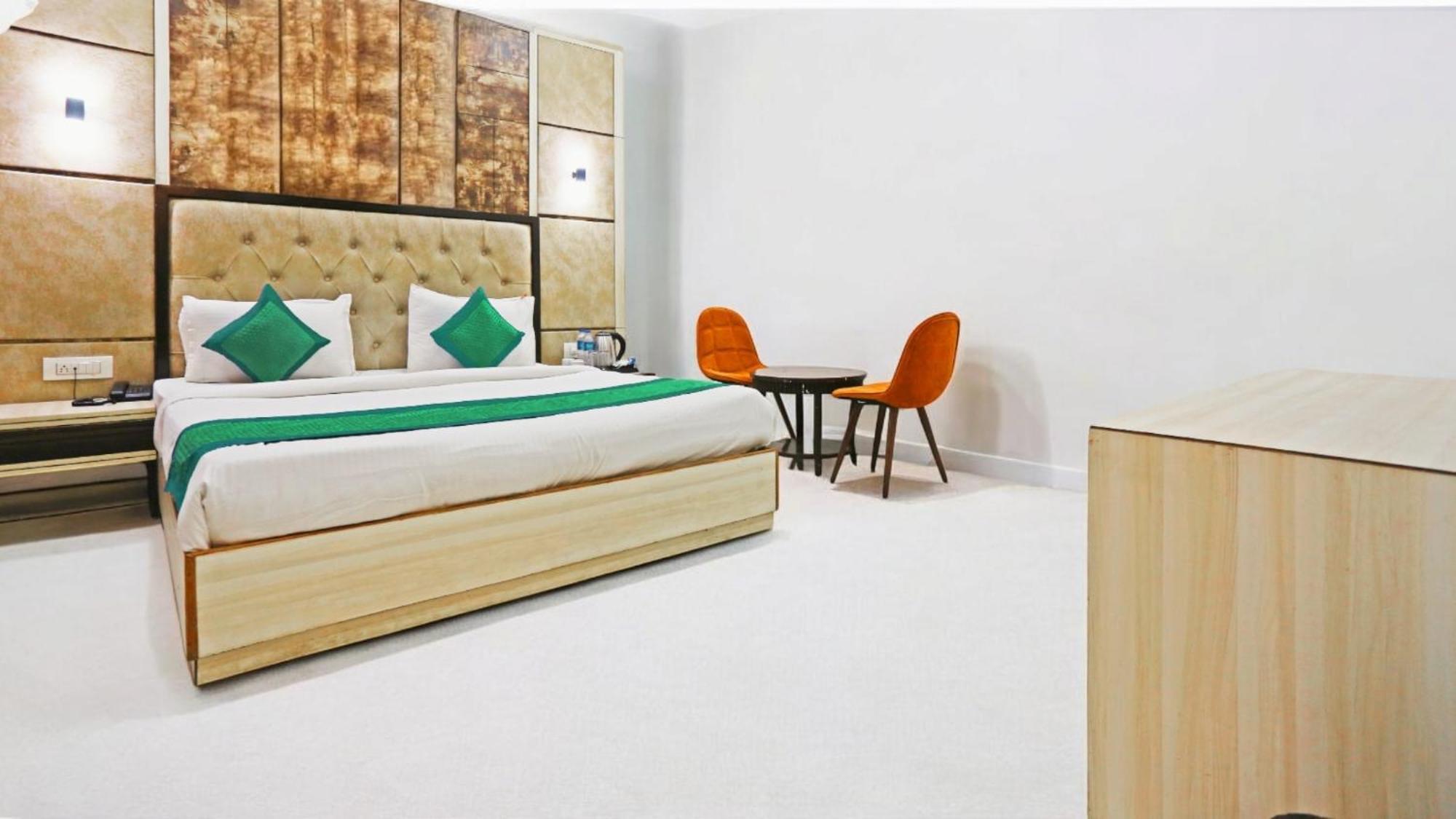 Hotel Almora Sky Near By Delhi International Airport With - Free Airport Pickup And Drop Hotel 3*