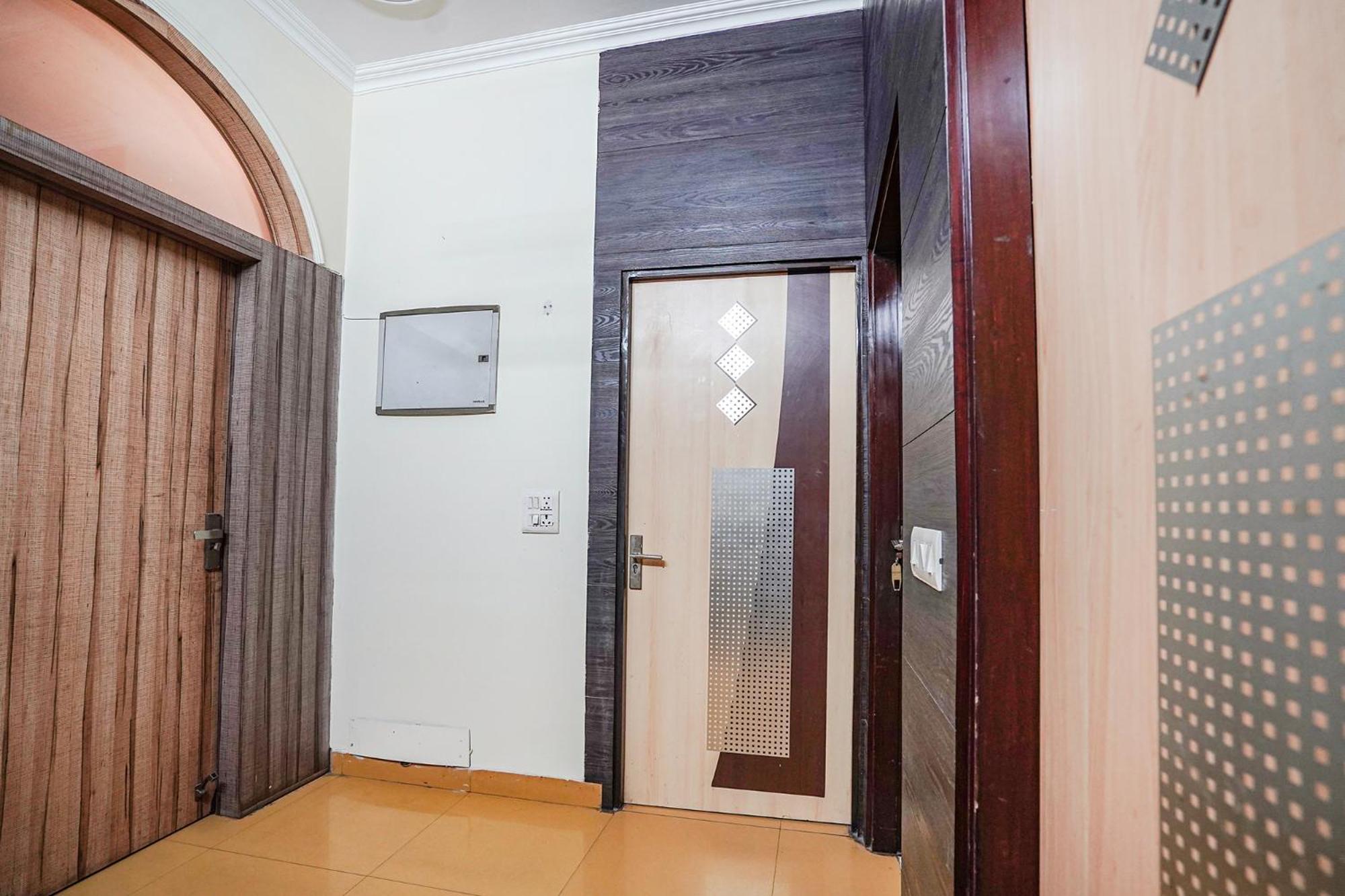 Fabhotel Rivlet Premium Hotel New Delhi