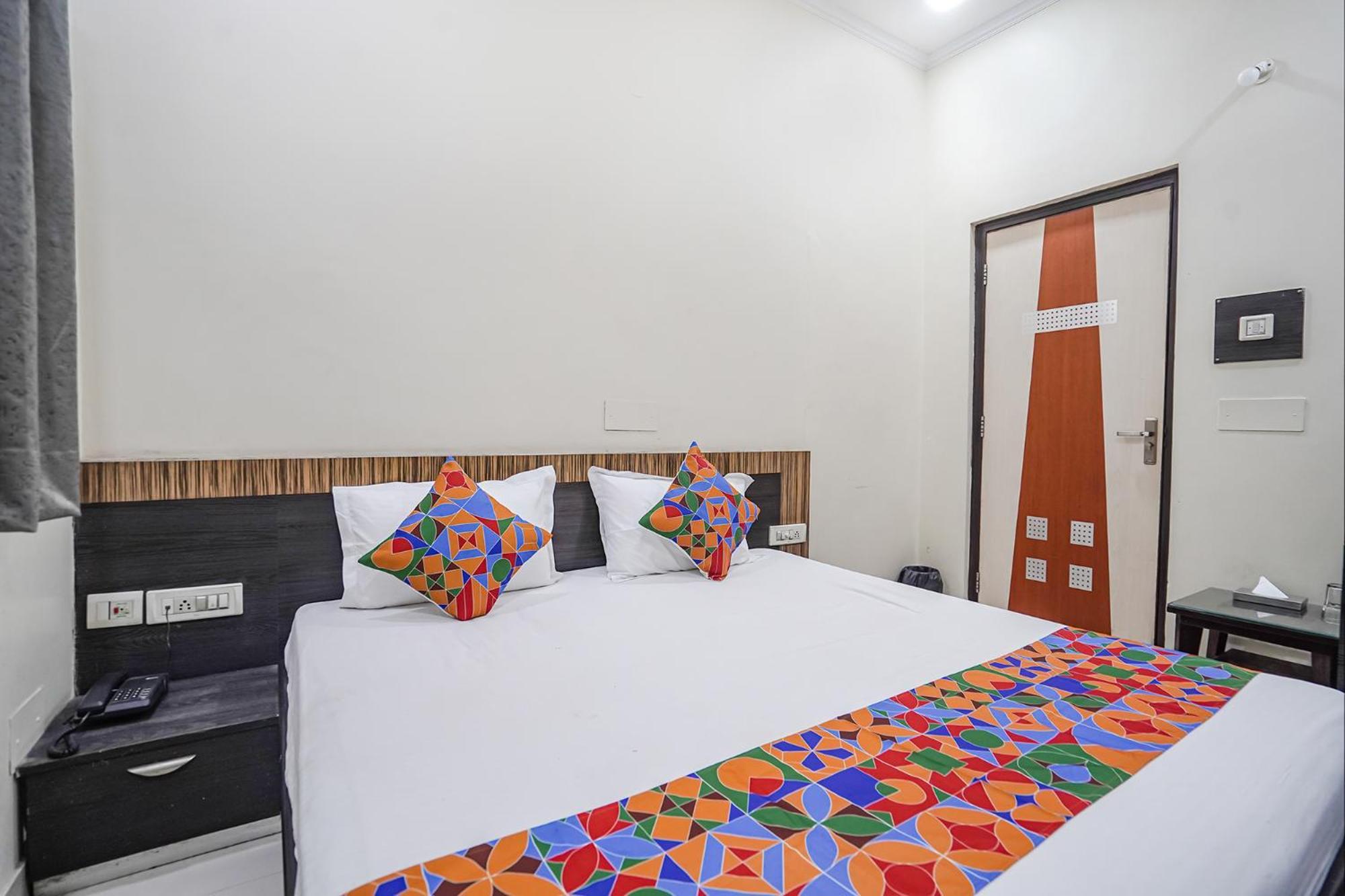 Fabhotel Rivlet Premium Hotel *