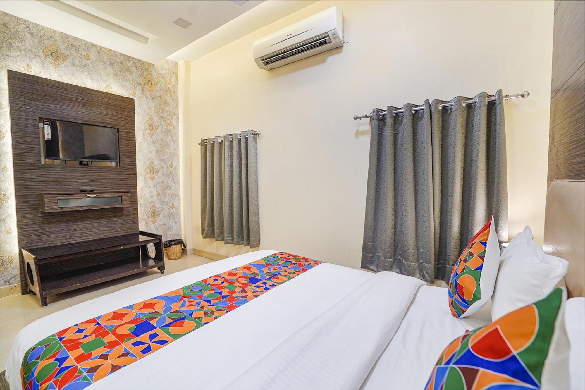 Hotel Fabhotel Rivlet Premium New Delhi