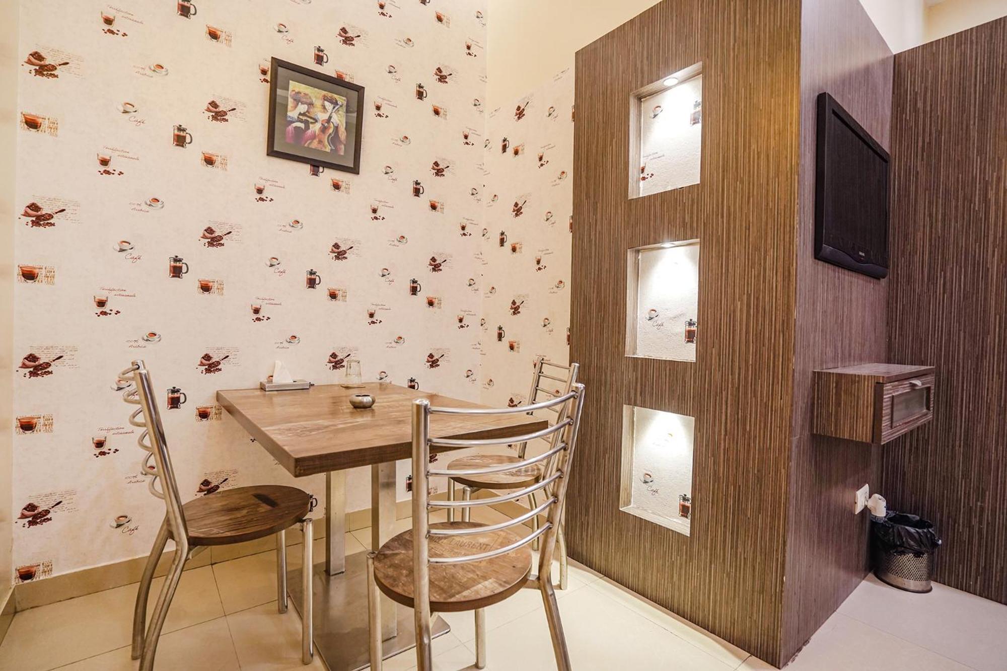 Hotel Fabhotel Rivlet Premium New Delhi