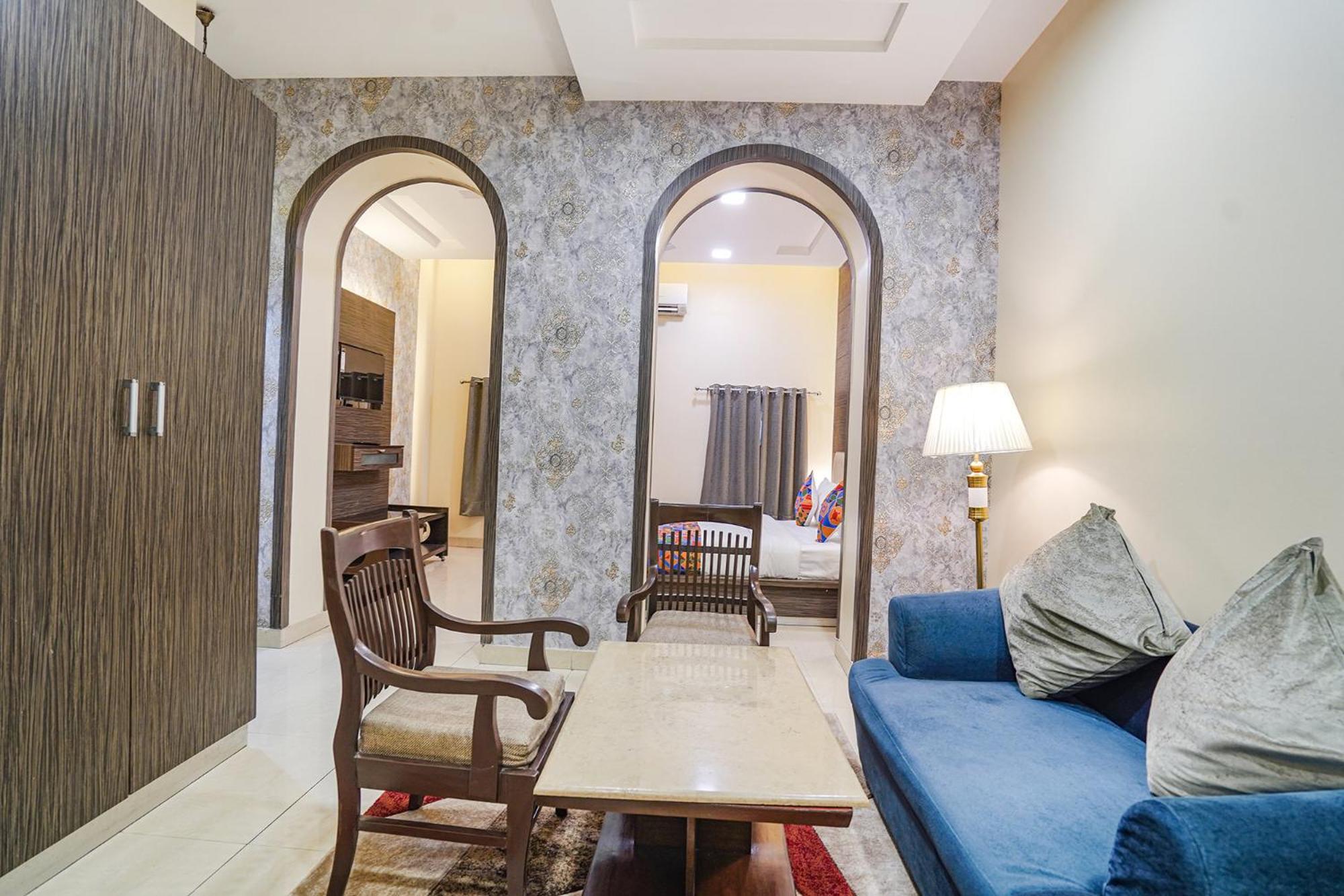 Fabhotel Rivlet Premium *