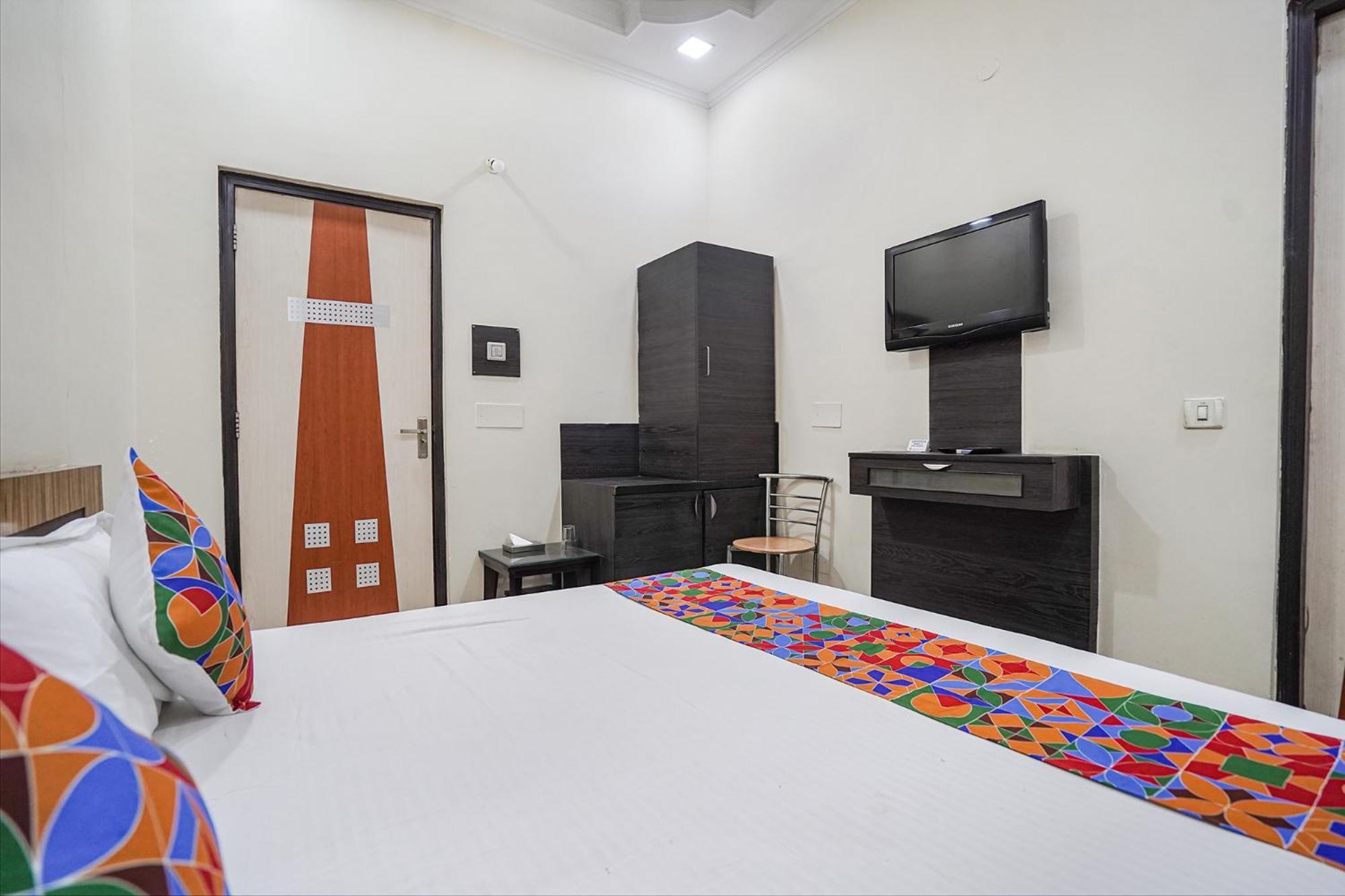 Hotel Fabhotel Rivlet Premium