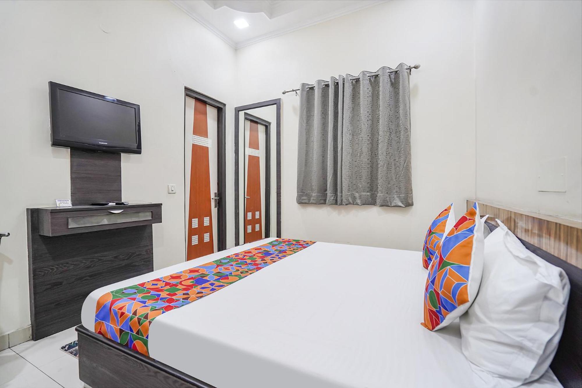 Fabhotel Rivlet Premium *