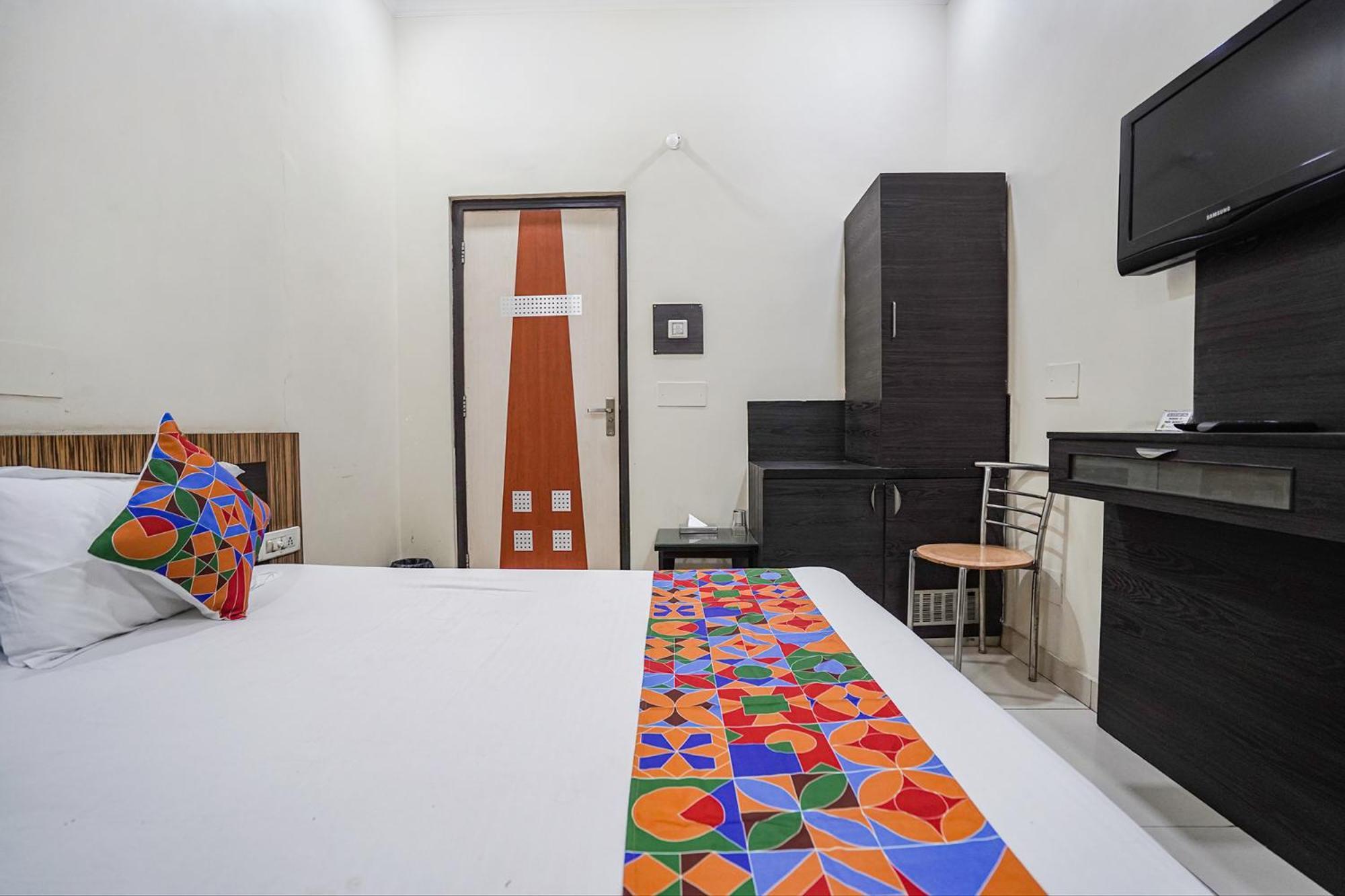 Fabhotel Rivlet Premium Hotel *
