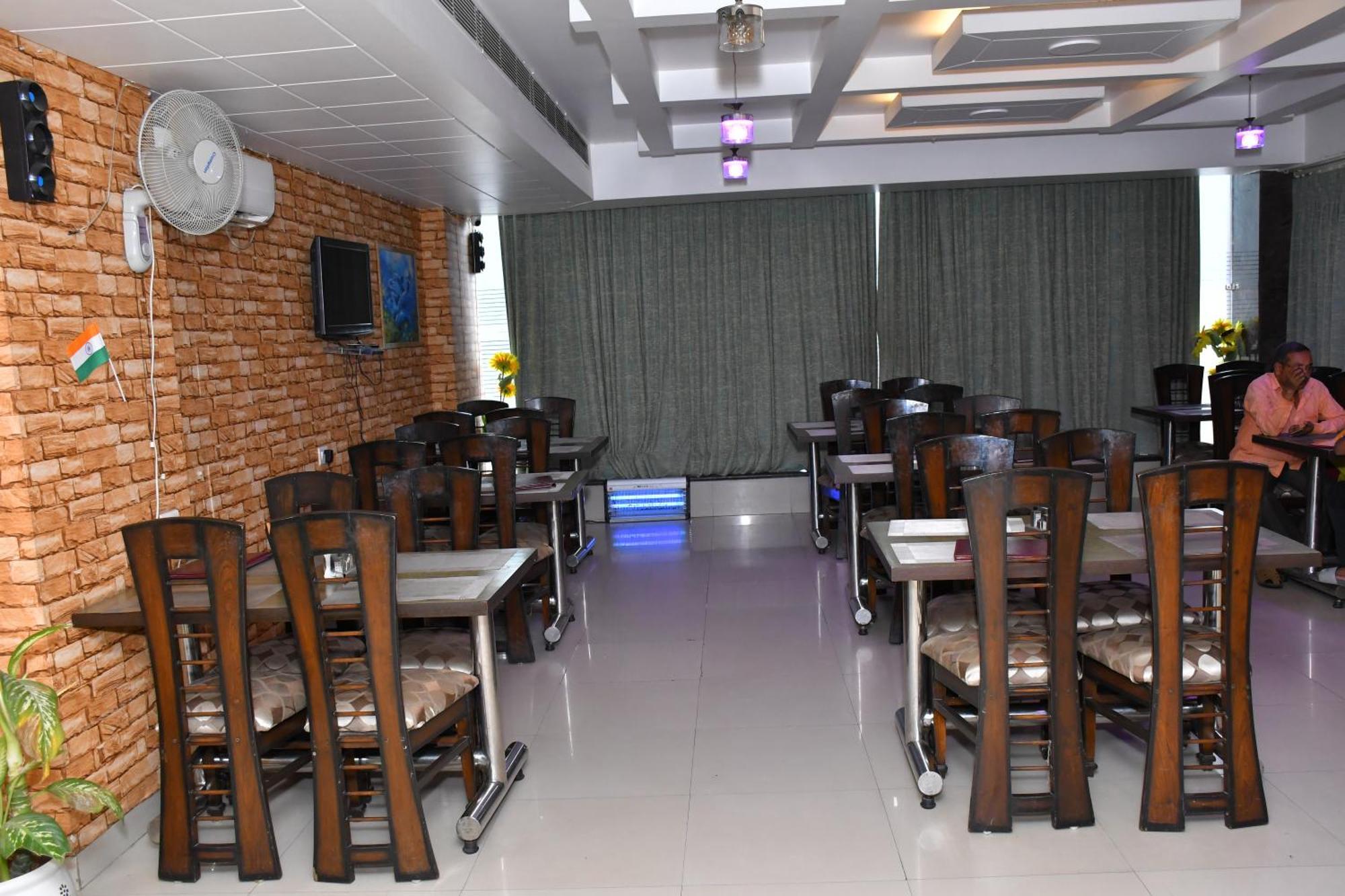 The Impress Near Delhi Airport 4*