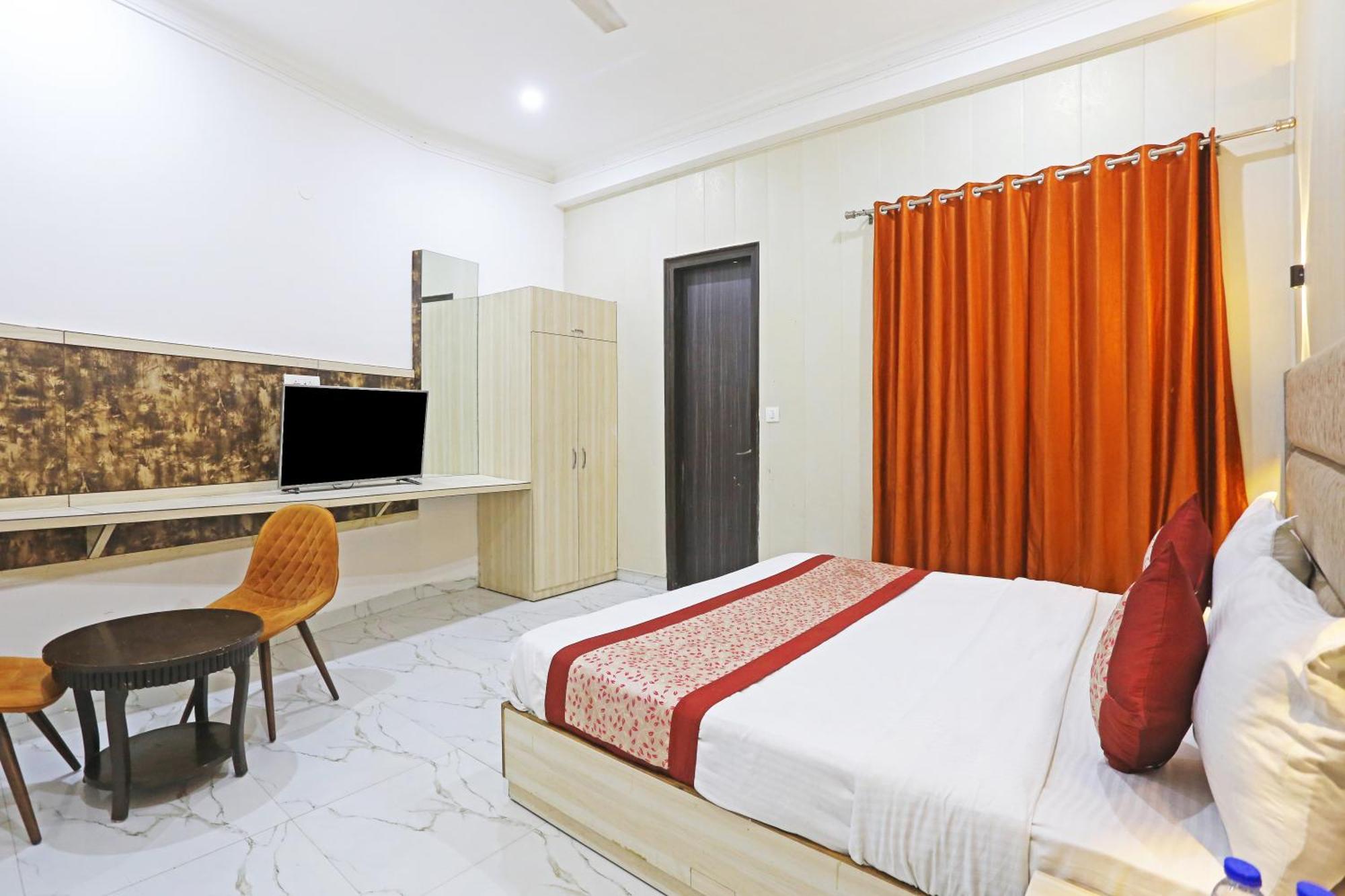Hotel Almora Sky Near By Delhi International Airport With - Free Airport Pickup And Drop Hotel 3*