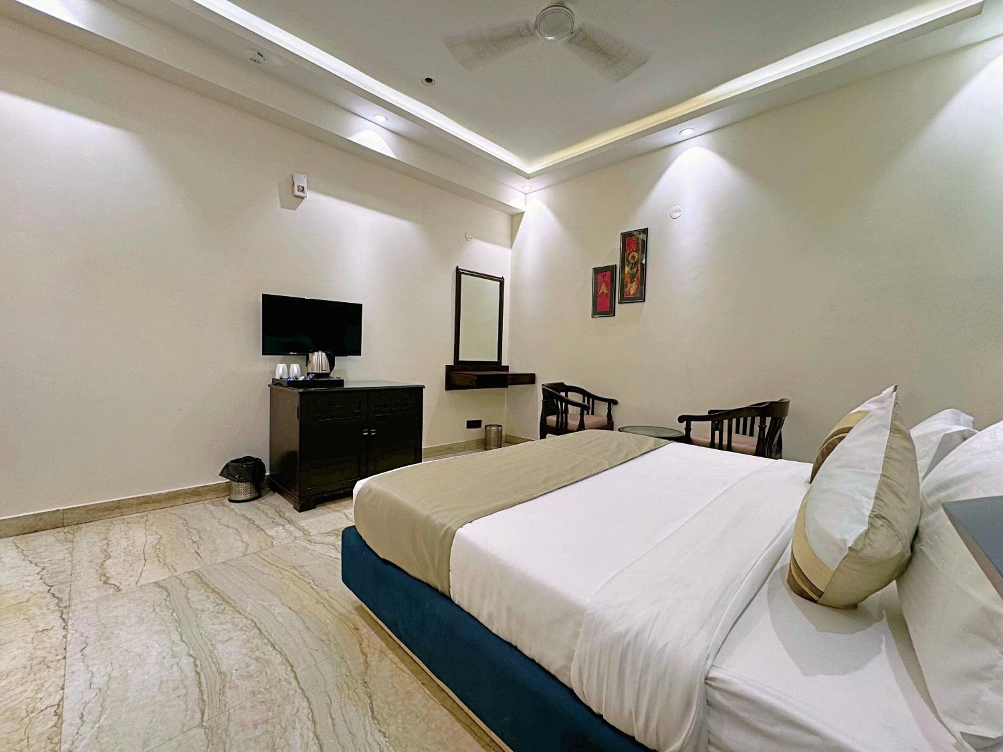 The Orion Express - East Of Kailash 3* New Delhi