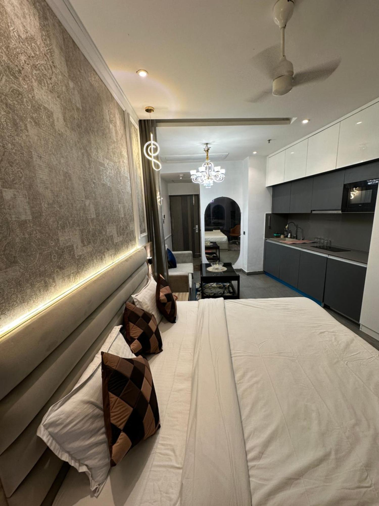 Apartment The Serenity Luxurious New Delhi
