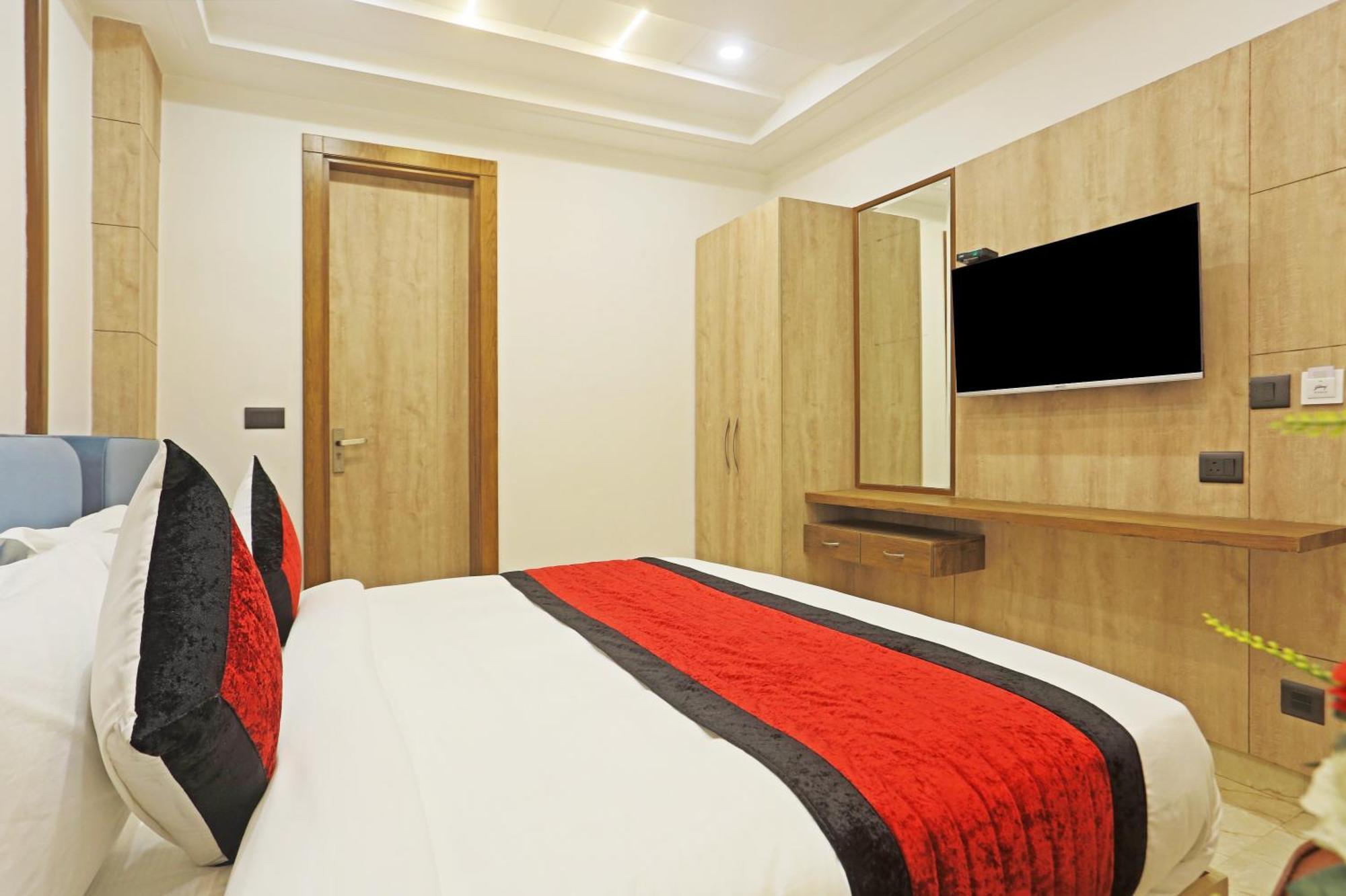 Mehul International -new Delhi Center Hotel