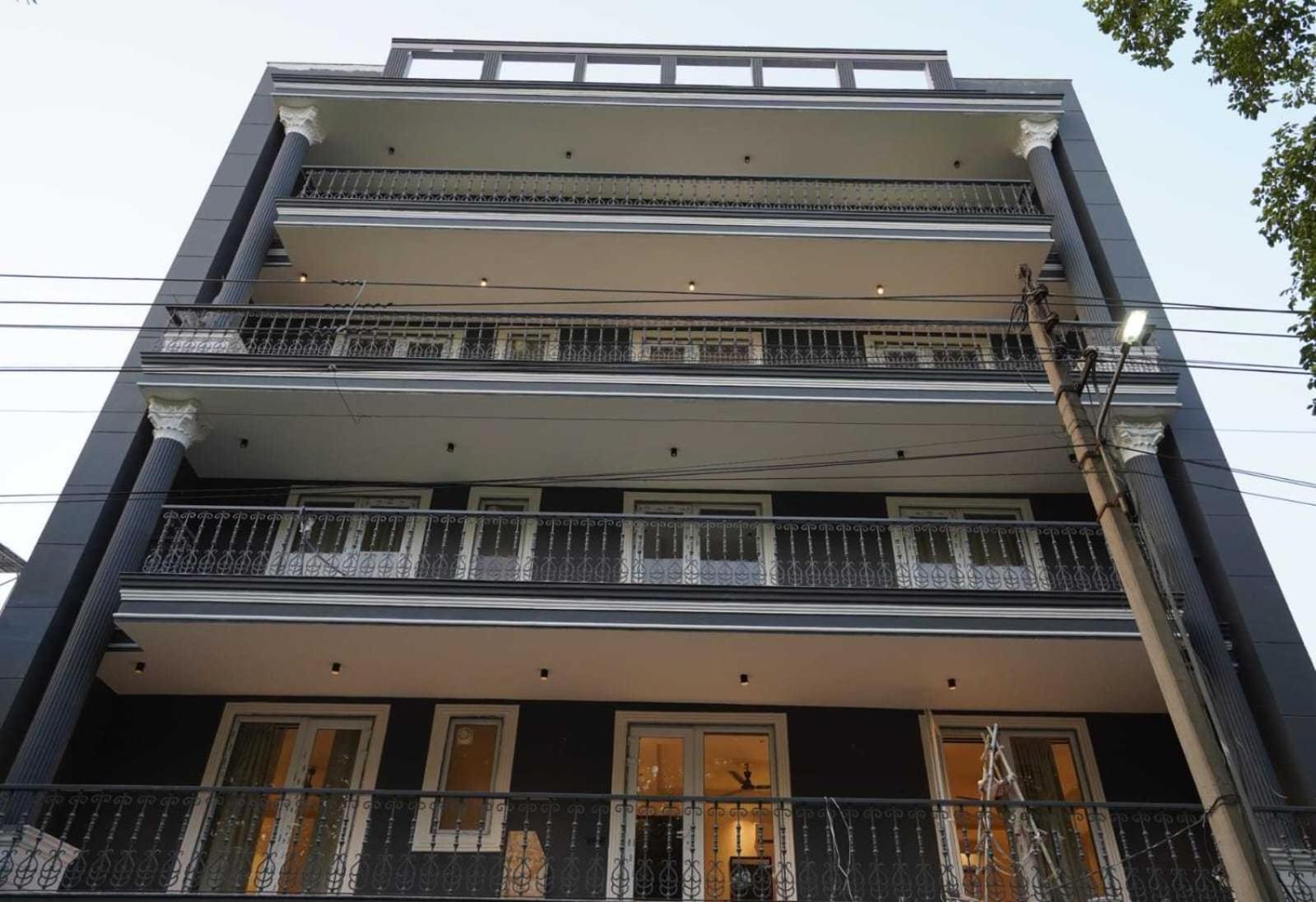 Hotel Claytone Near Delhi Airport
