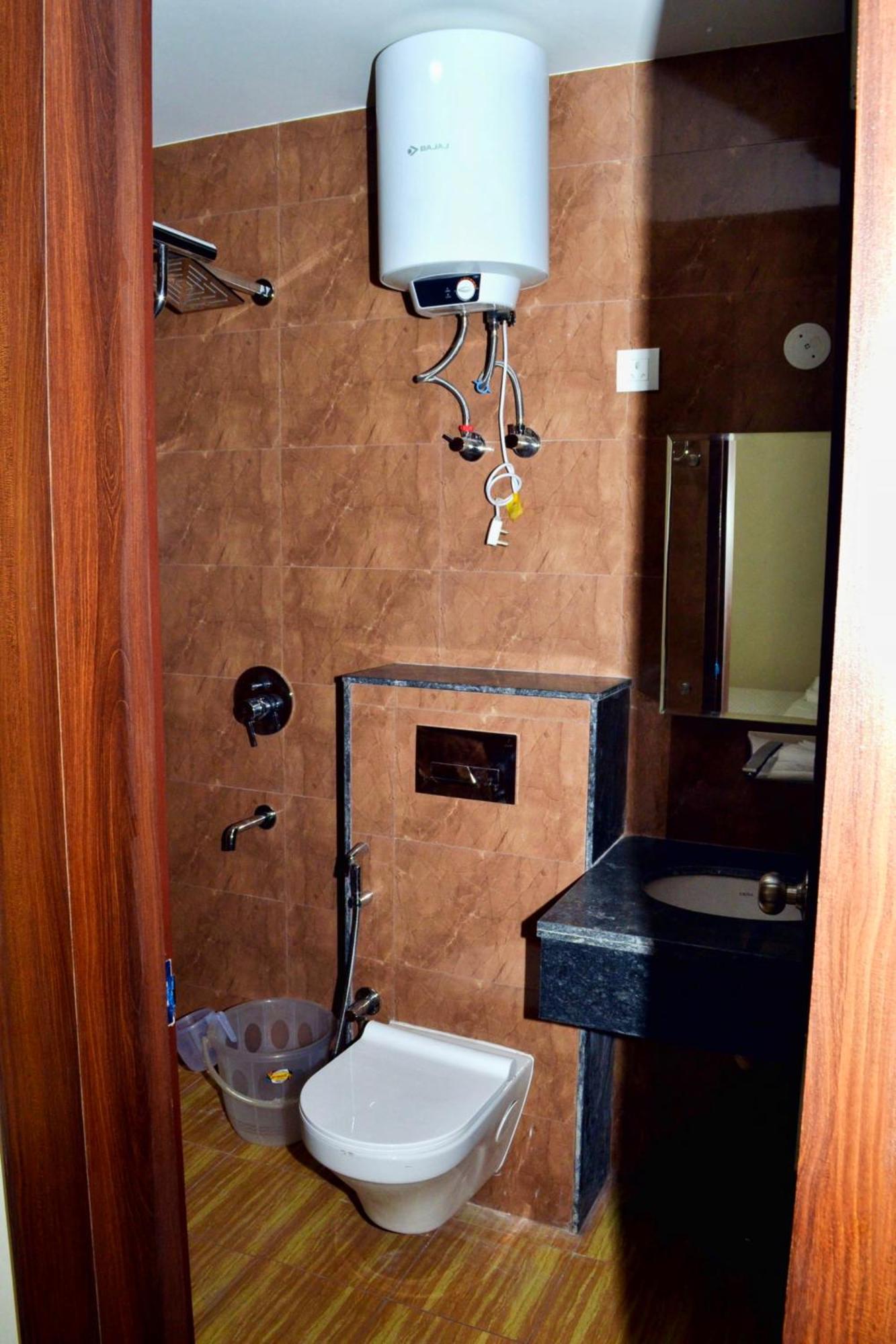 Hotel Glace Near Igi Airport