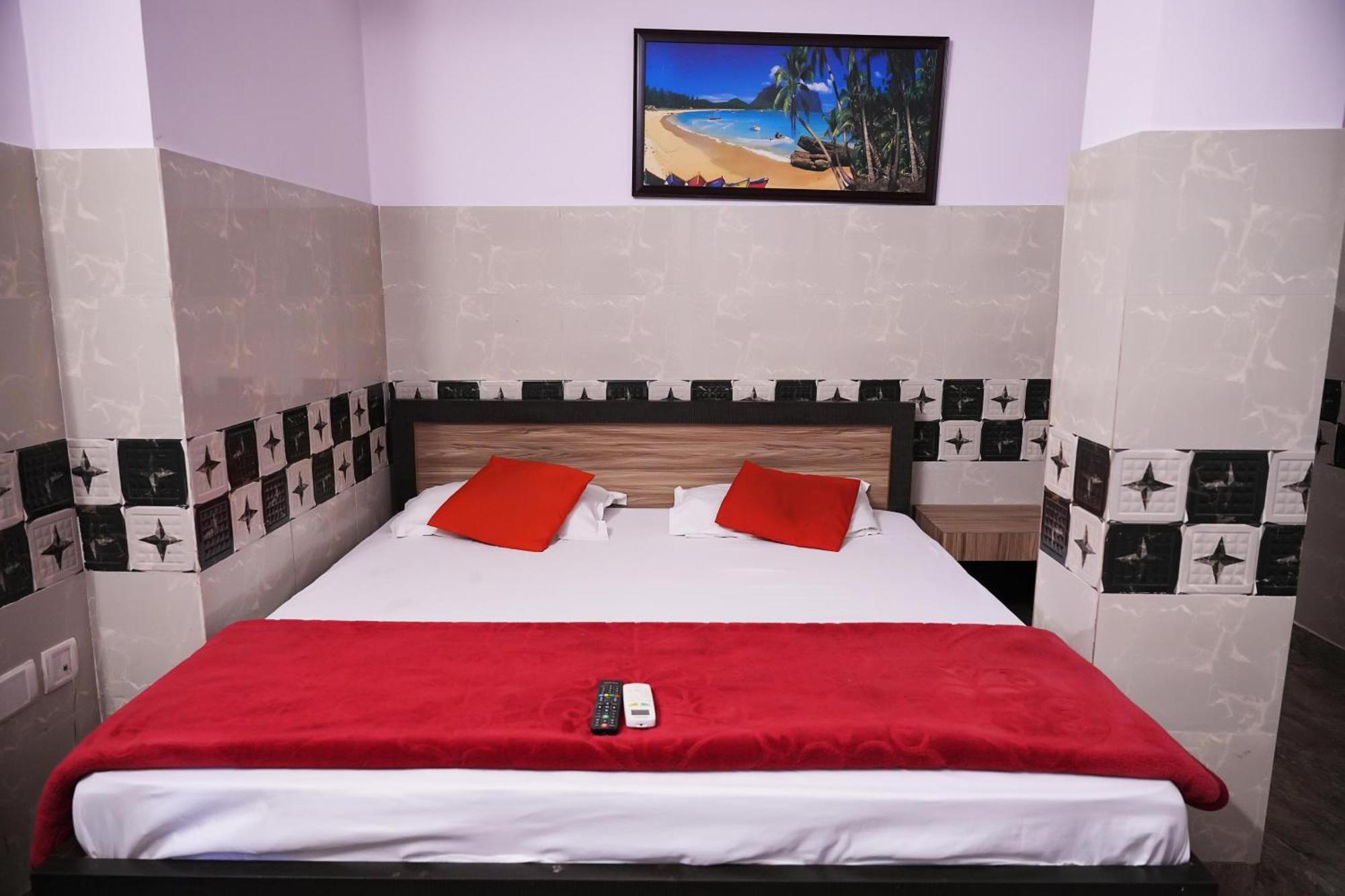 Surya - 1 Min Walk In Nizamuddin Railway Station Gate No 4 Hotel