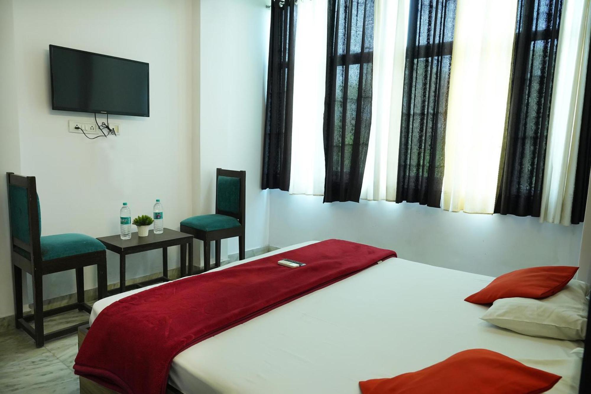 Surya - 1 Min Walk In Nizamuddin Railway Station Gate No 4 2*