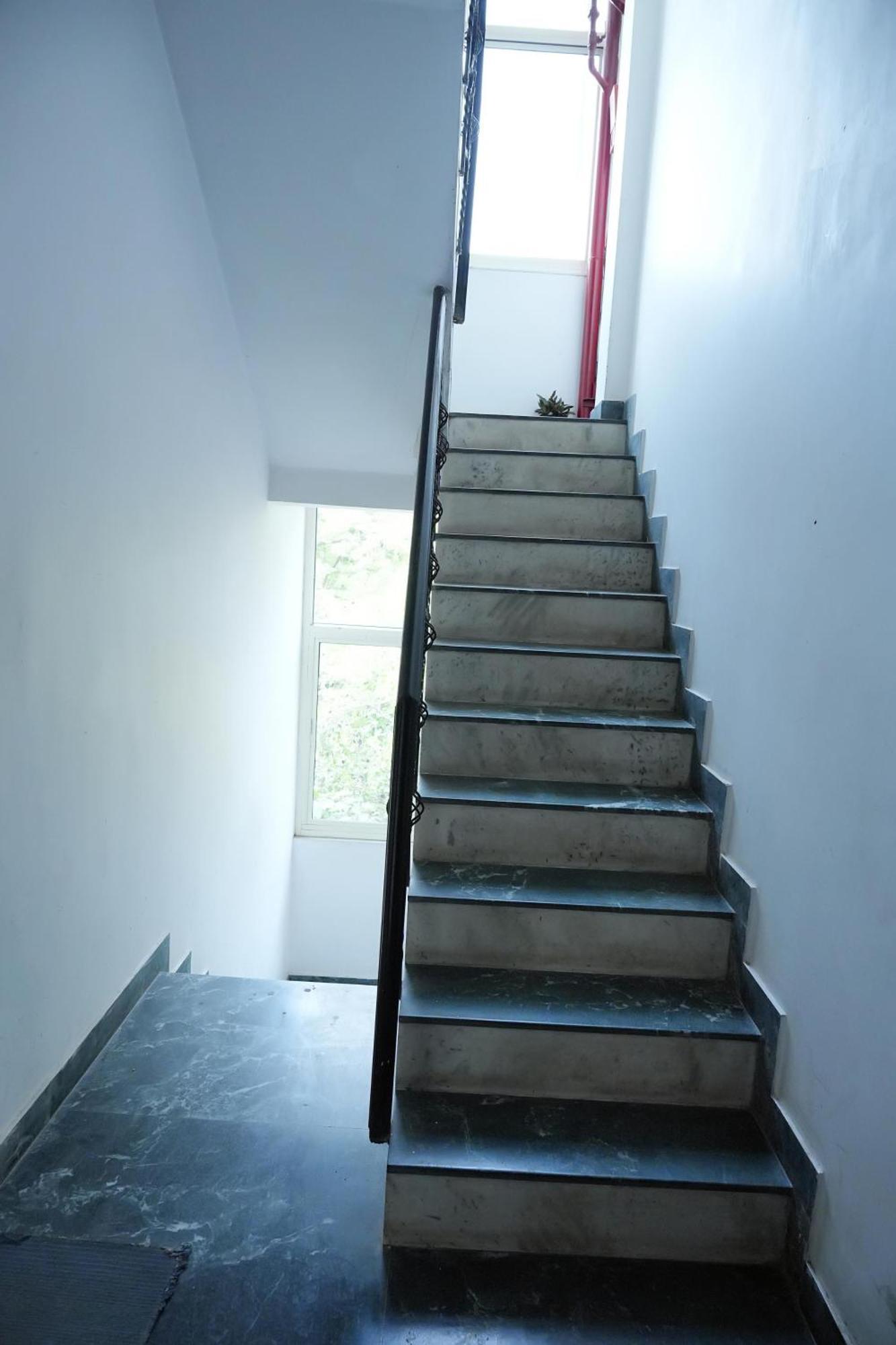 Surya - 1 Min Walk In Nizamuddin Railway Station Gate No 4 Hotel 2*