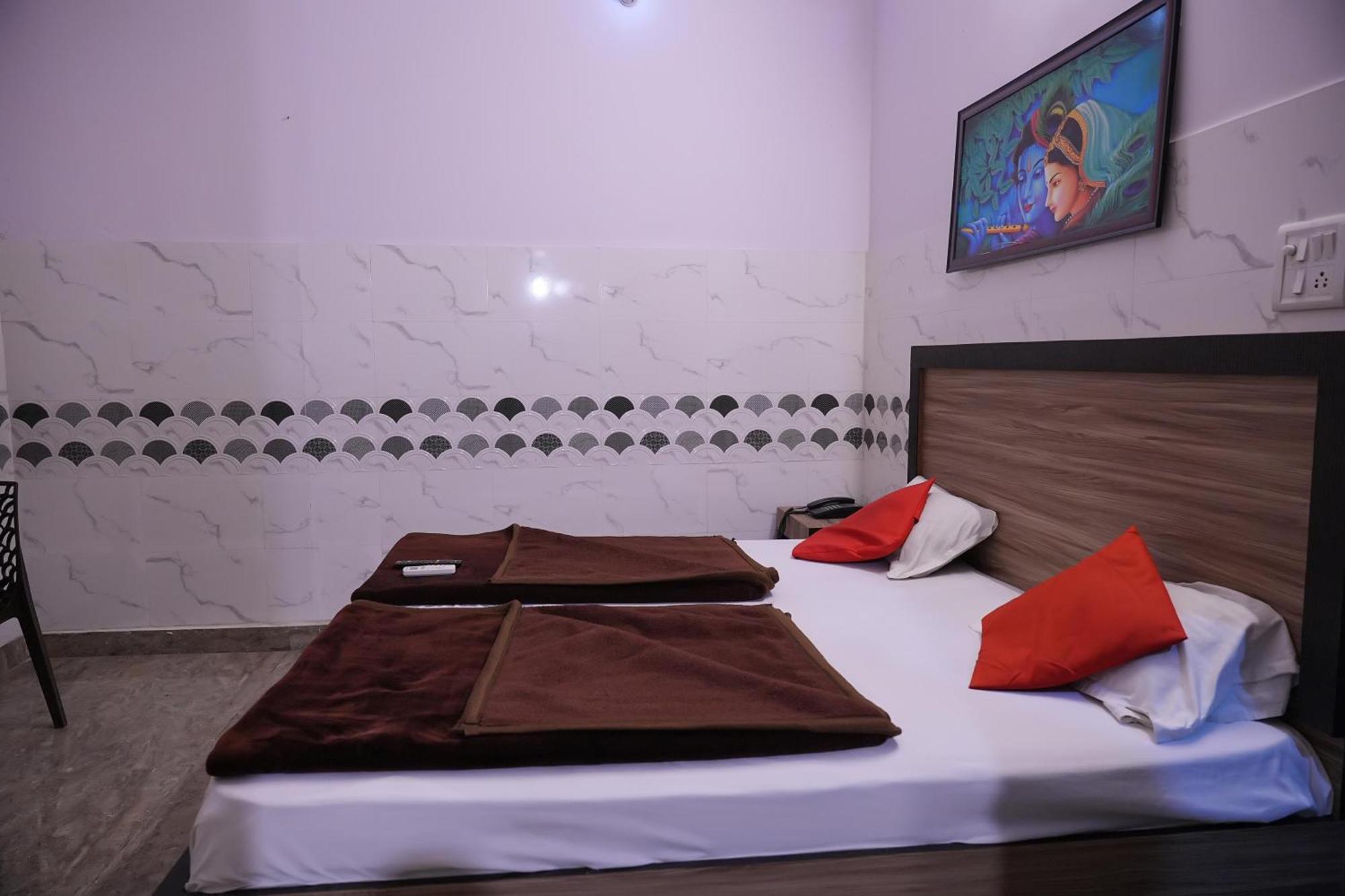 Hotel Surya - 1 Min Walk In Nizamuddin Railway Station Gate No 4 New Delhi