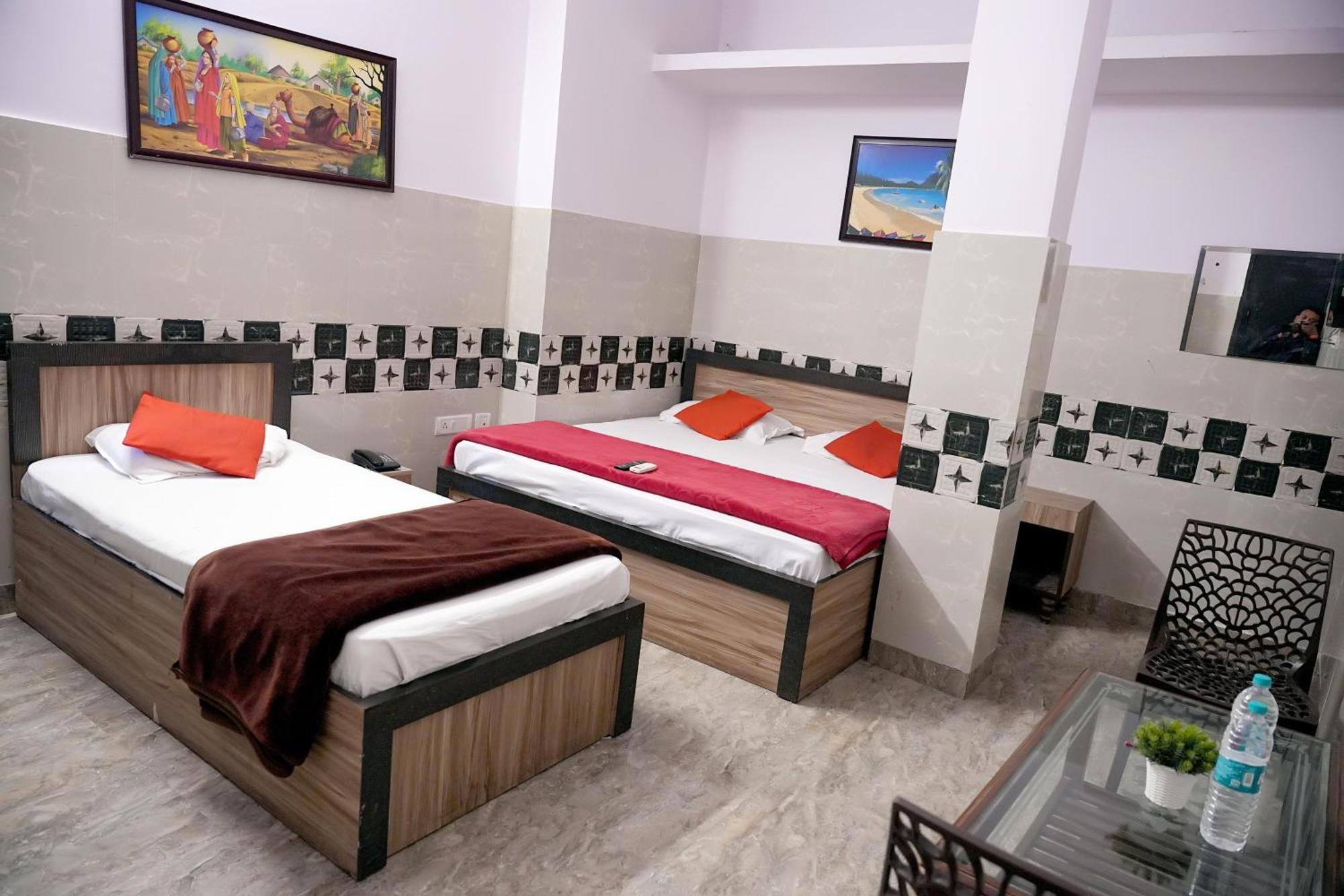 Hotel Surya - 1 Min Walk In Nizamuddin Railway Station Gate No 4 2*