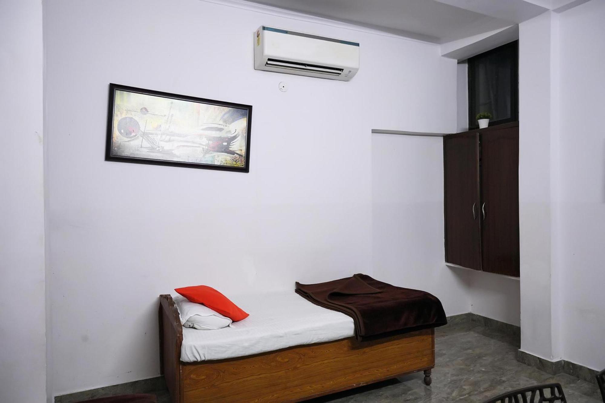 Hotel Surya - 1 Min Walk In Nizamuddin Railway Station Gate No 4 New Delhi