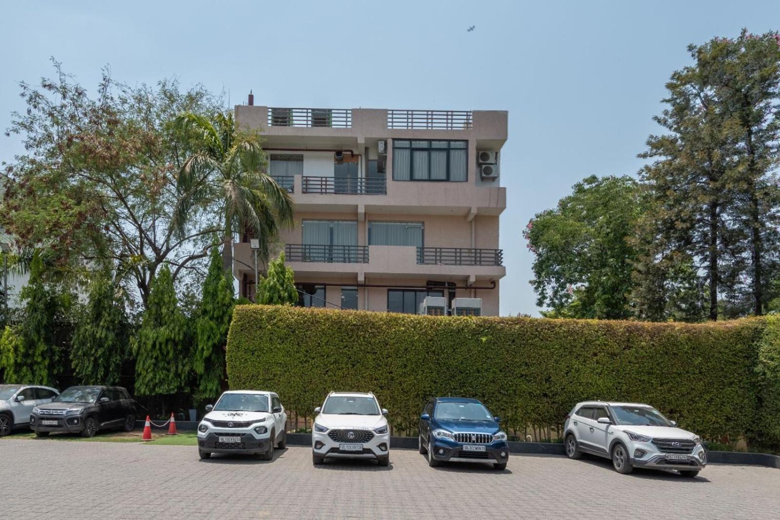 The Sandalwood By Mavenco Hospitality I Near Delhi Airport