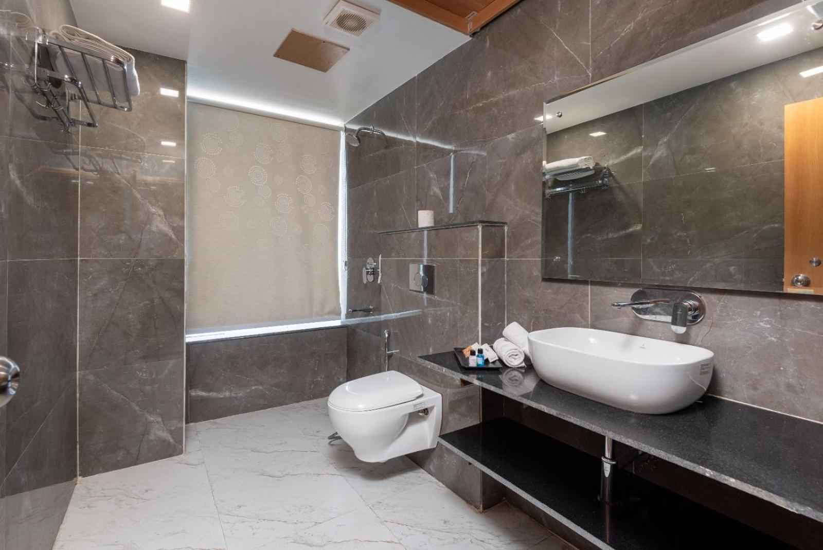 Hotel The Sandalwood By Mavenco Hospitality I Near Delhi Airport