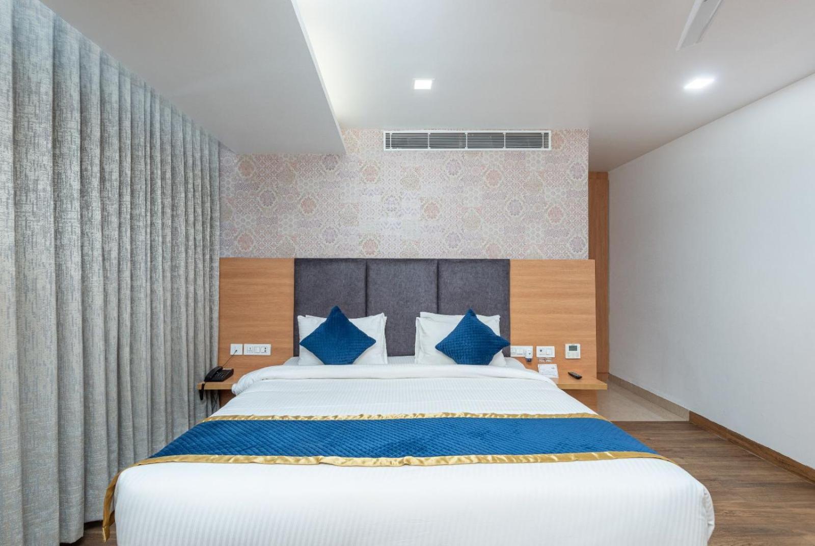 Hotel The Sandalwood By Mavenco Hospitality I Near Delhi Airport