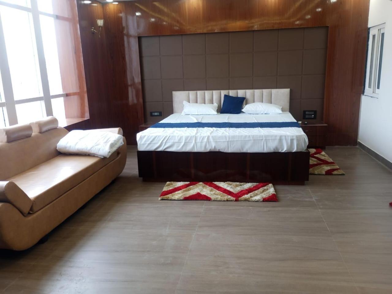 Amenda Plaza Aerocity Delhi Hotel